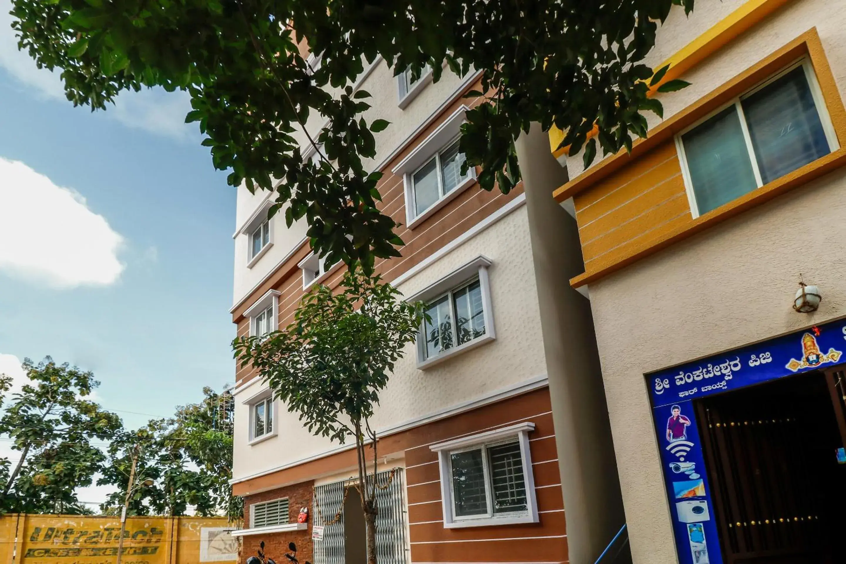 Facade/entrance in Capital O N R Residency Facade/entrance in Capital O N R Residency