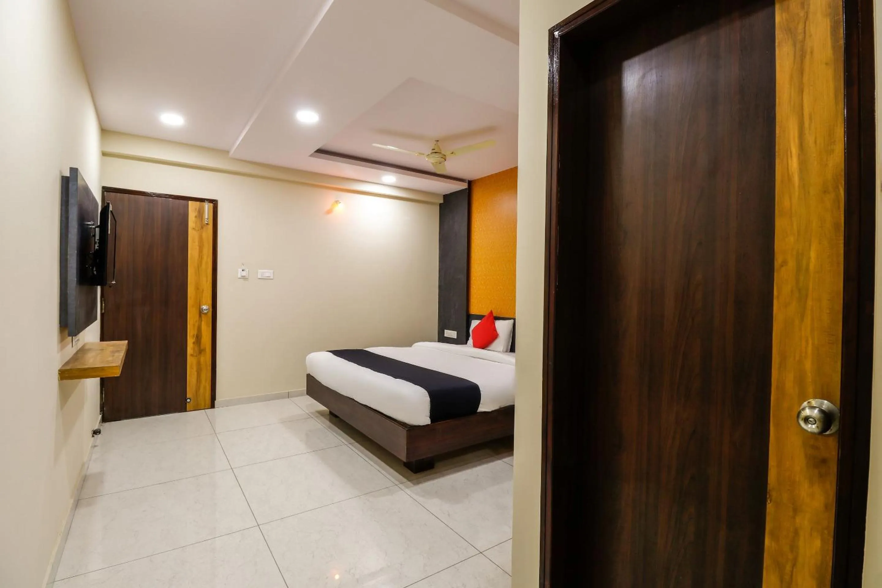 Bedroom, Bed in Capital O N R Residency