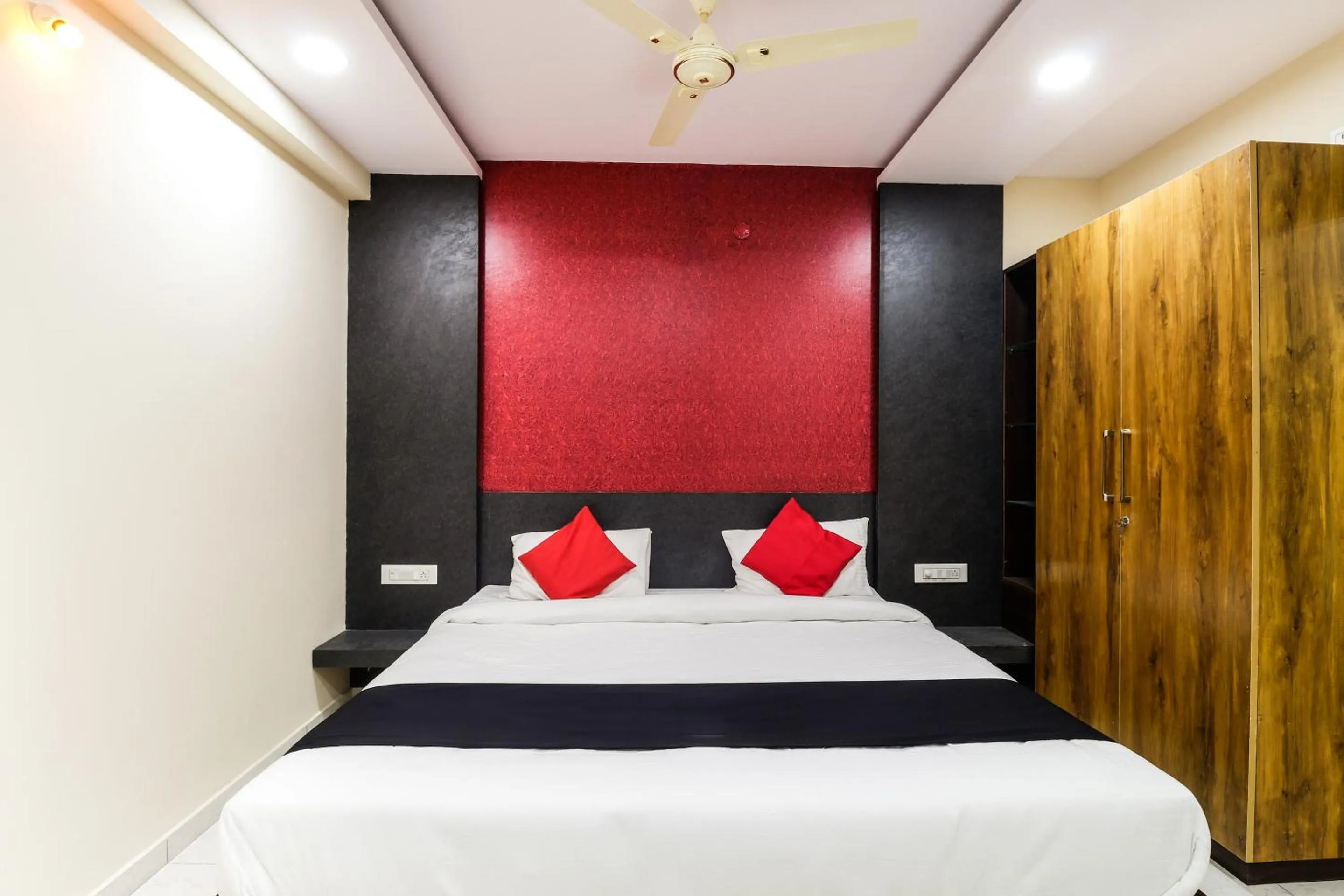 Bedroom, Bed in Capital O N R Residency