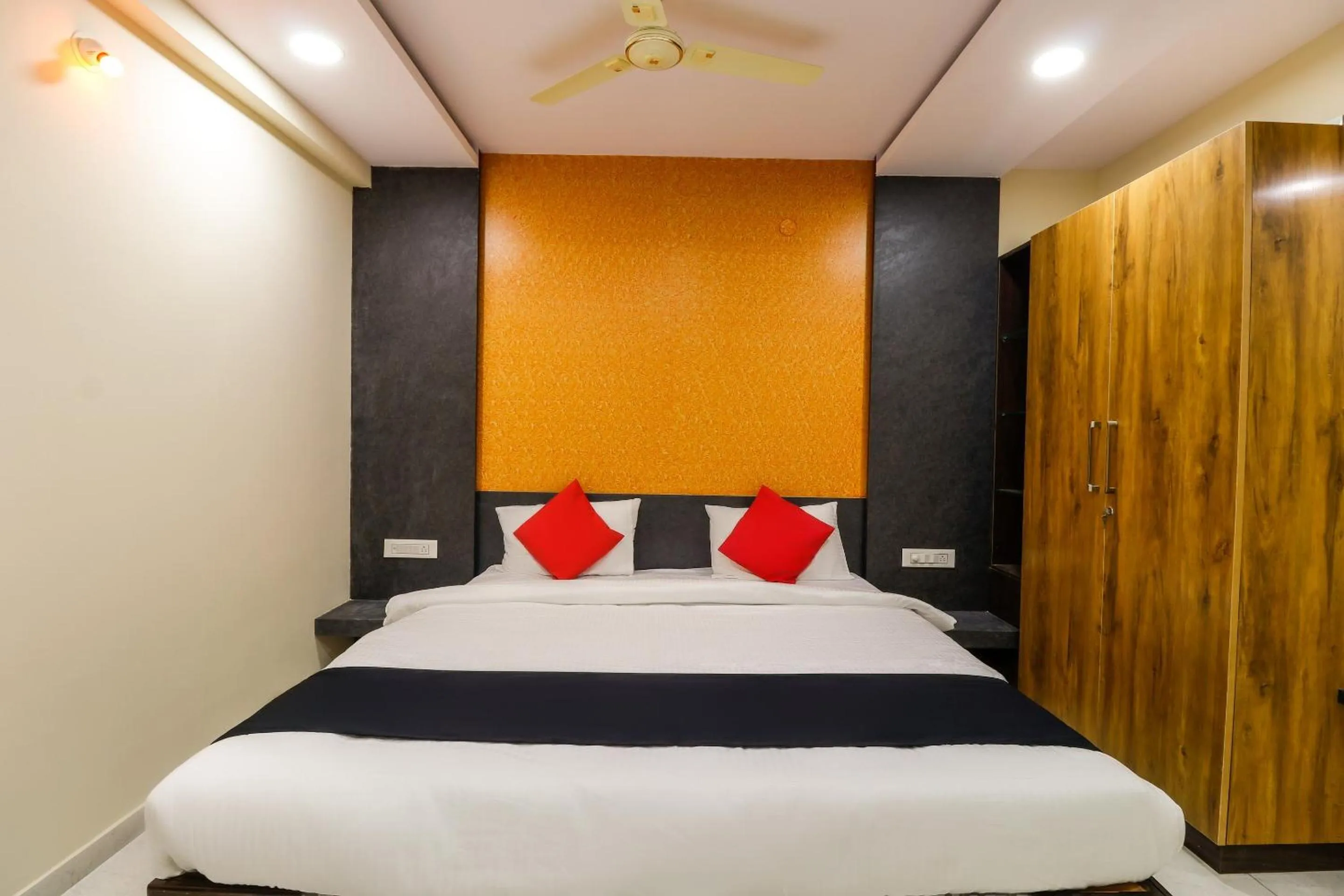 Bedroom, Bed in Capital O N R Residency