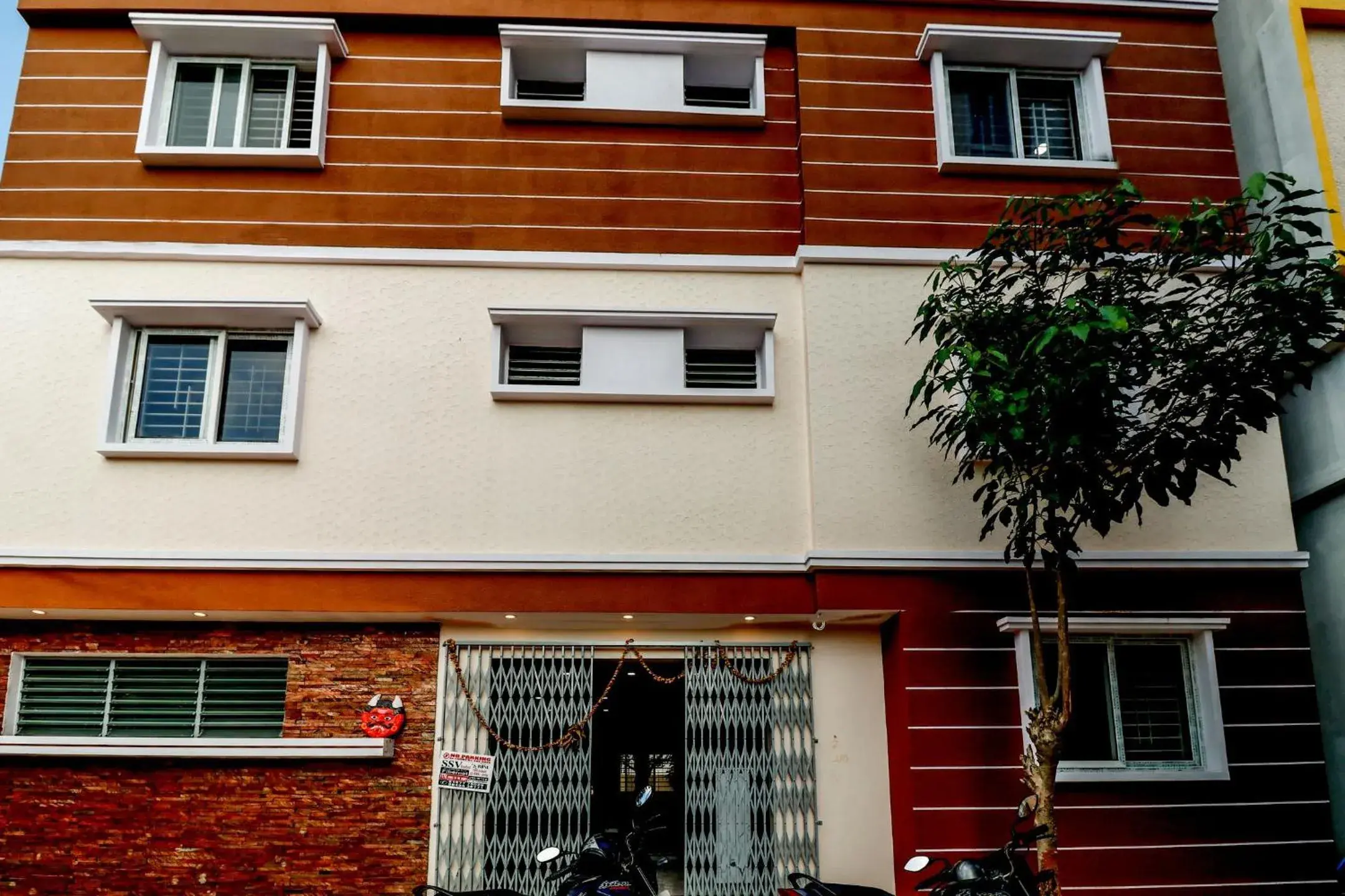 Facade/entrance in Capital O N R Residency Facade/entrance in Capital O N R Residency