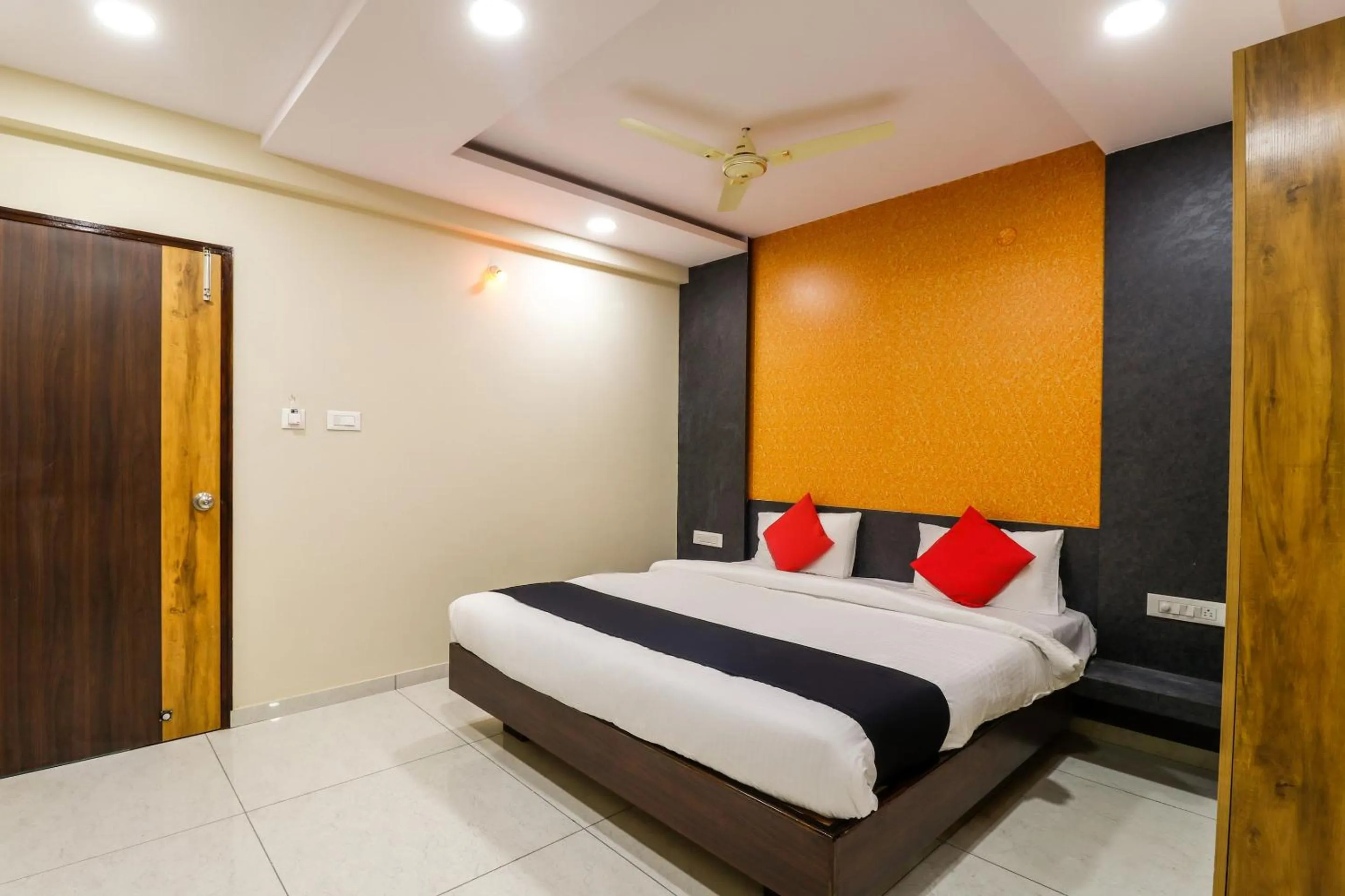 Bedroom, Bed in Capital O N R Residency