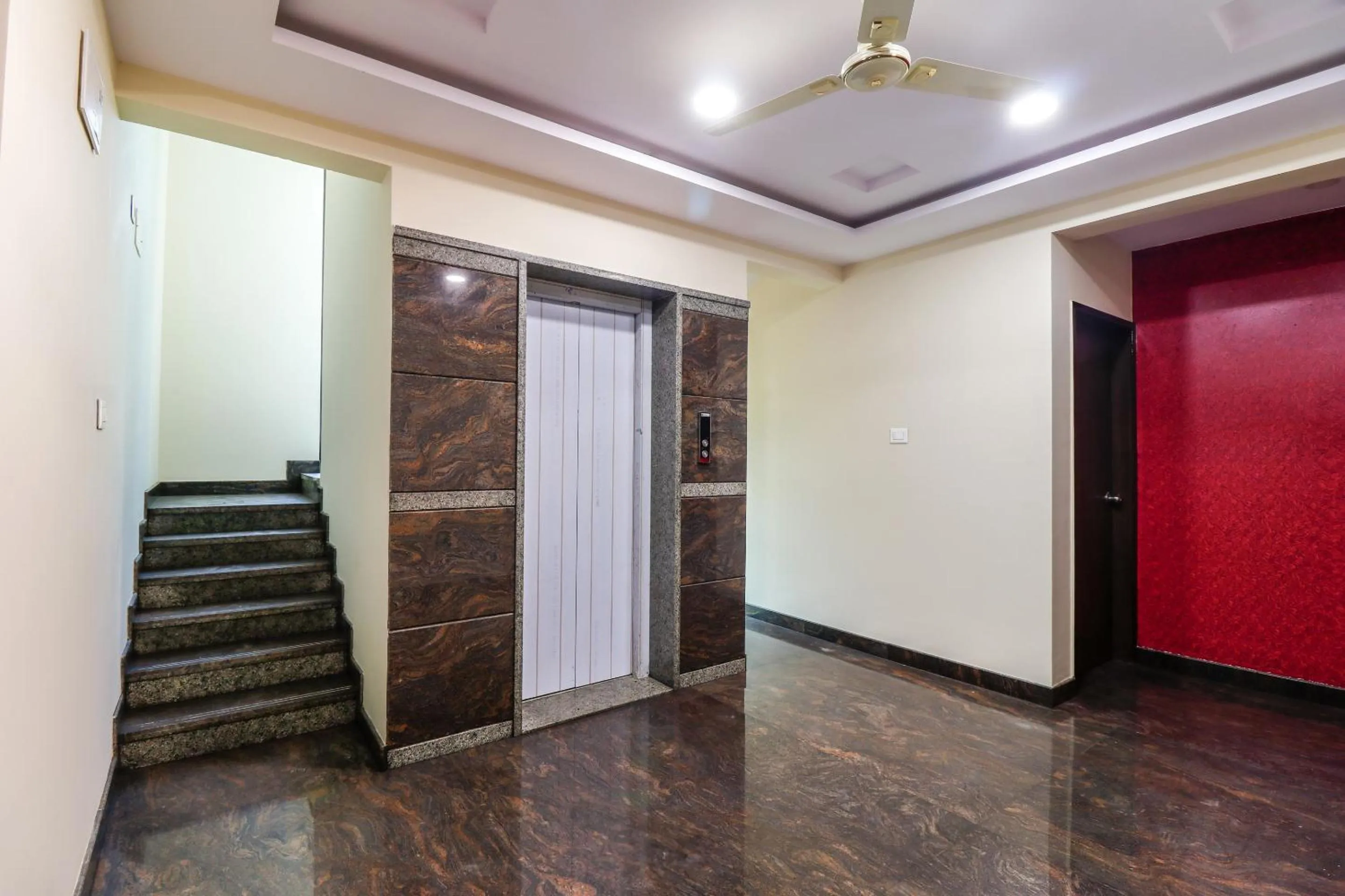 Lobby or reception in Capital O N R Residency