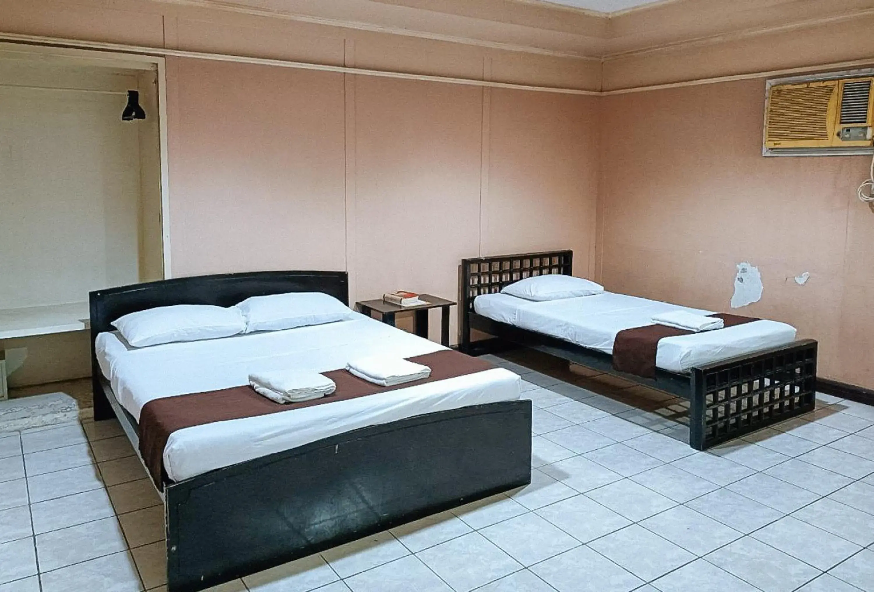 Bedroom, Bed in Check Inn Bacolod by RedDoorz Bedroom, Bed in Check Inn Bacolod by RedDoorz