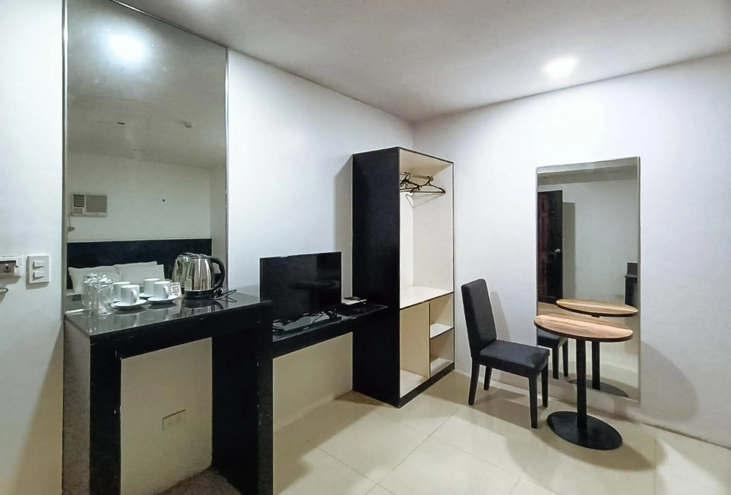 Bedroom in Check Inn Bacolod by RedDoorz Bedroom in Check Inn Bacolod by RedDoorz