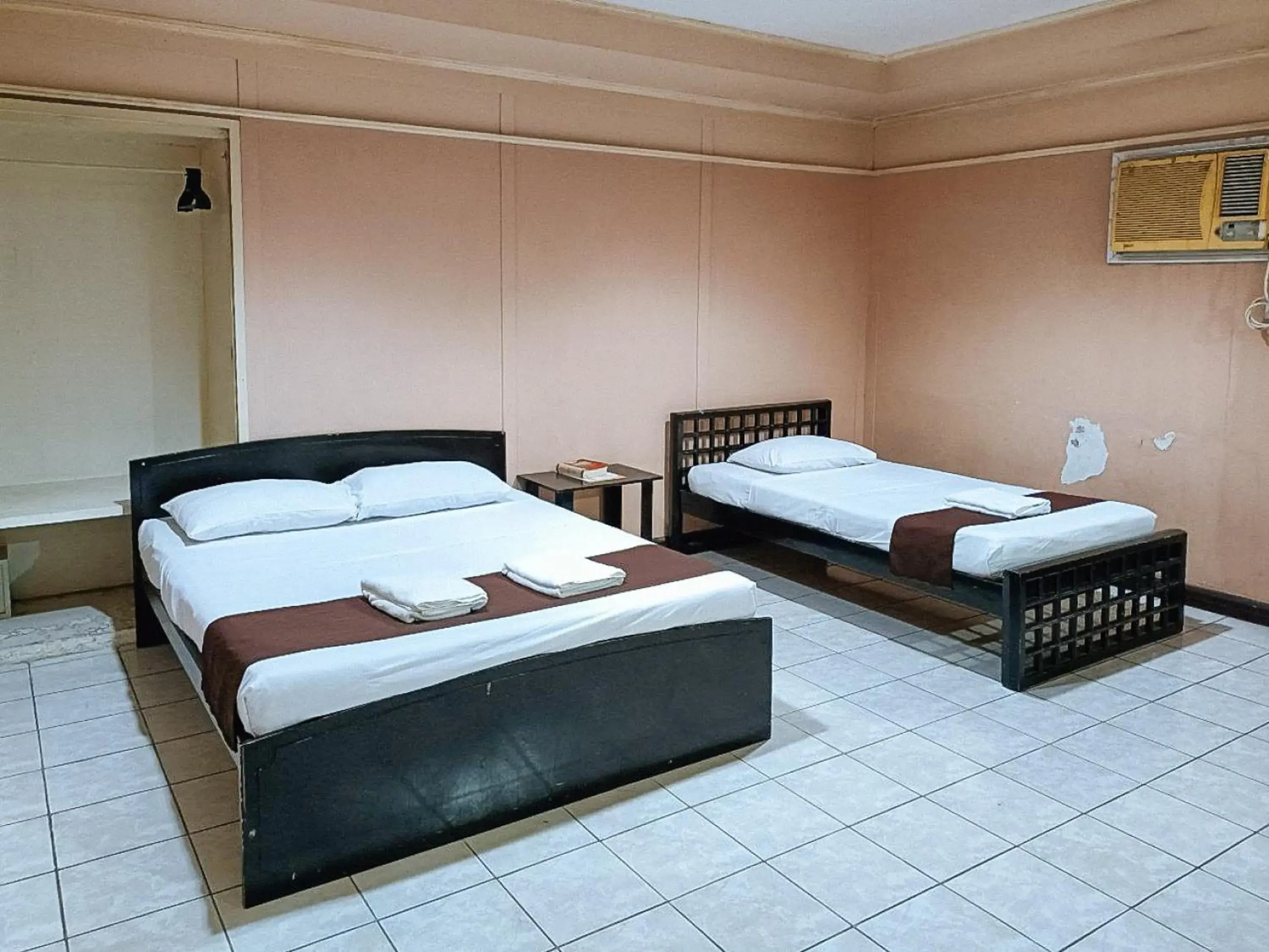 Bed in Check Inn Bacolod by RedDoorz Bed in Check Inn Bacolod by RedDoorz