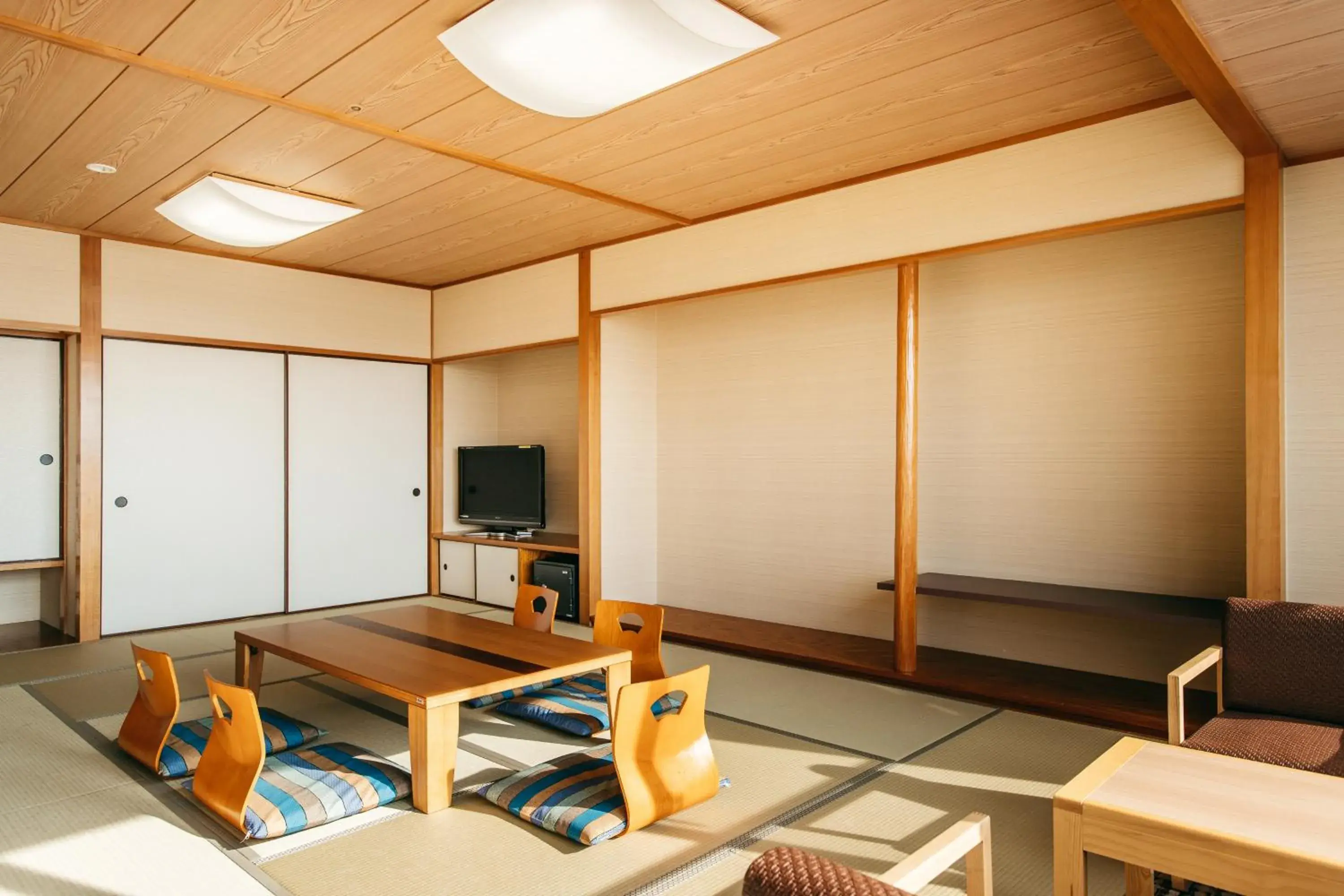 Japanese-style Room with 12 Tatami (MAX 6 Adults) - single occupancy in KAMENOI HOTEL Kii-Tanabe Japanese-style Room with 12 Tatami (MAX 6 Adults) - single occupancy in KAMENOI HOTEL Kii-Tanabe