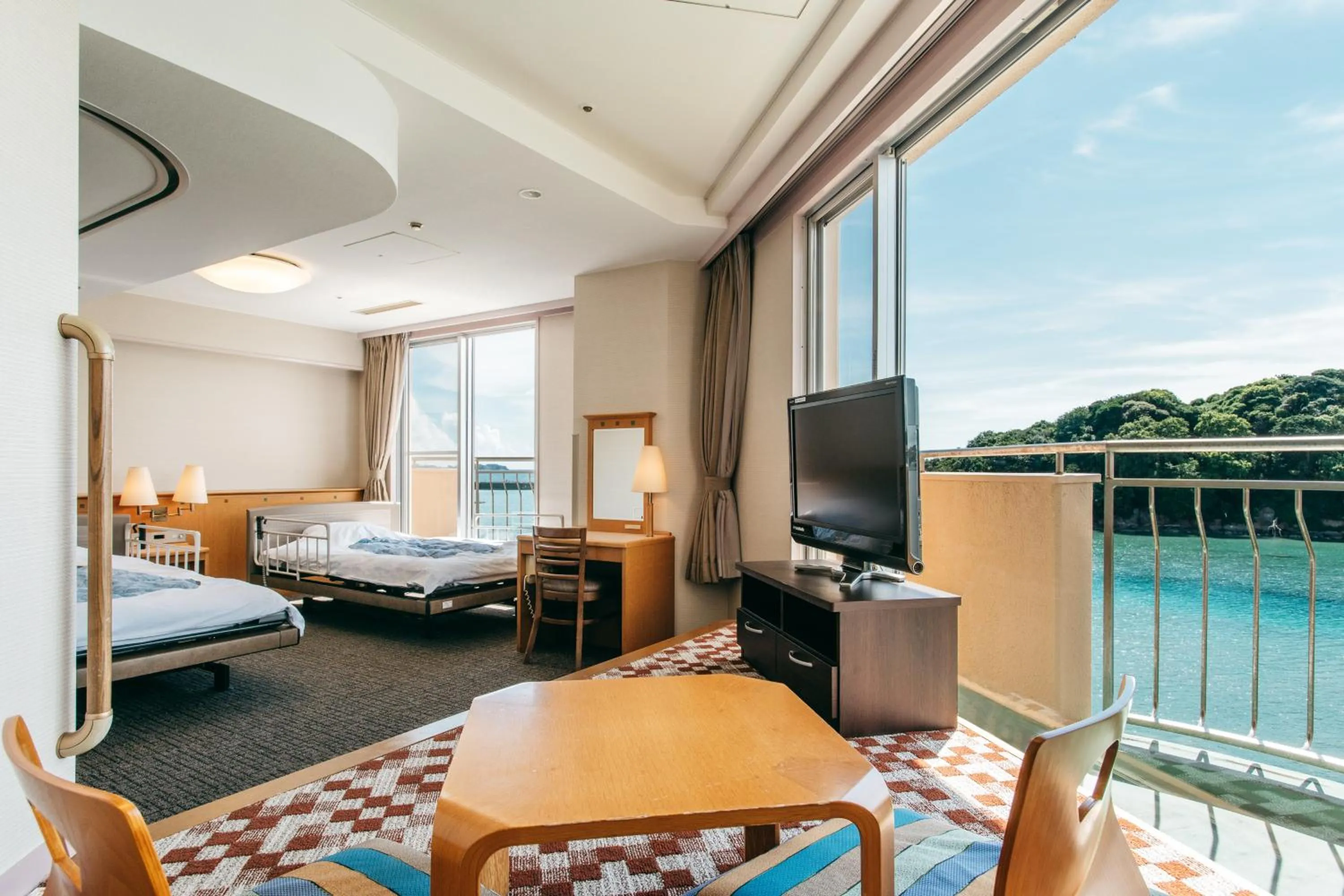 Photo of the whole room, Bed in KAMENOI HOTEL Kii-Tanabe