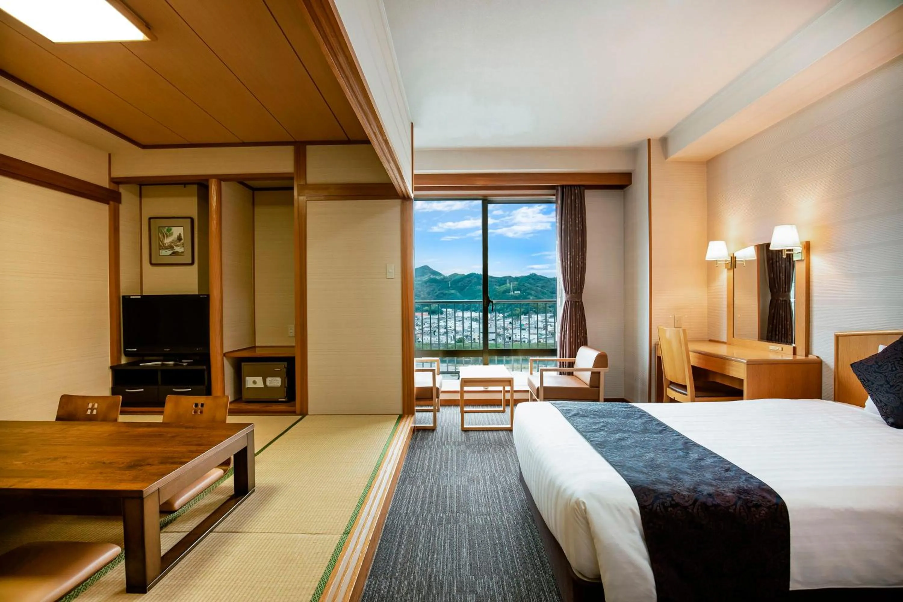 Photo of the whole room, Bed in KAMENOI HOTEL Kochi