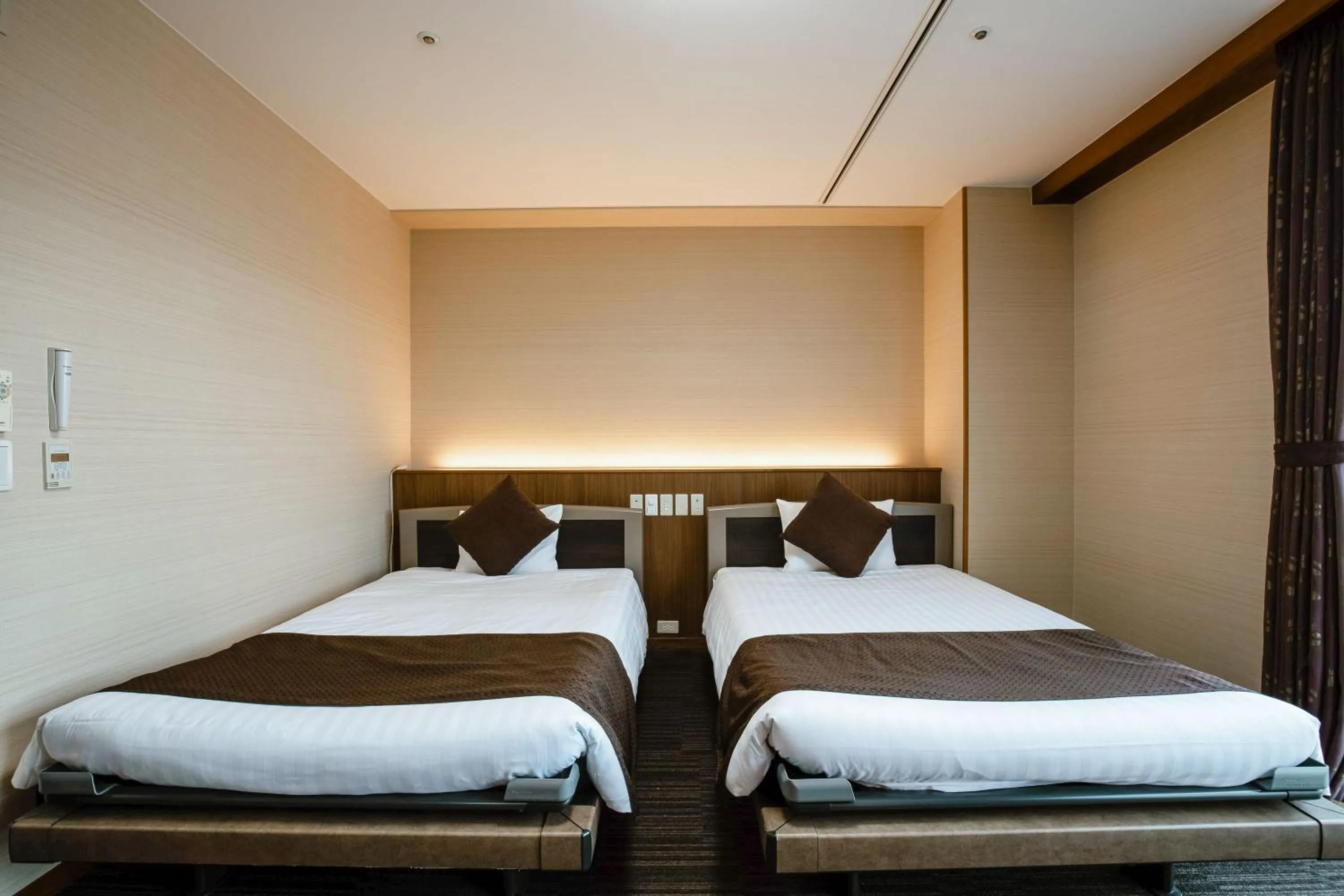 Photo of the whole room, Bed in KAMENOI HOTEL Kochi