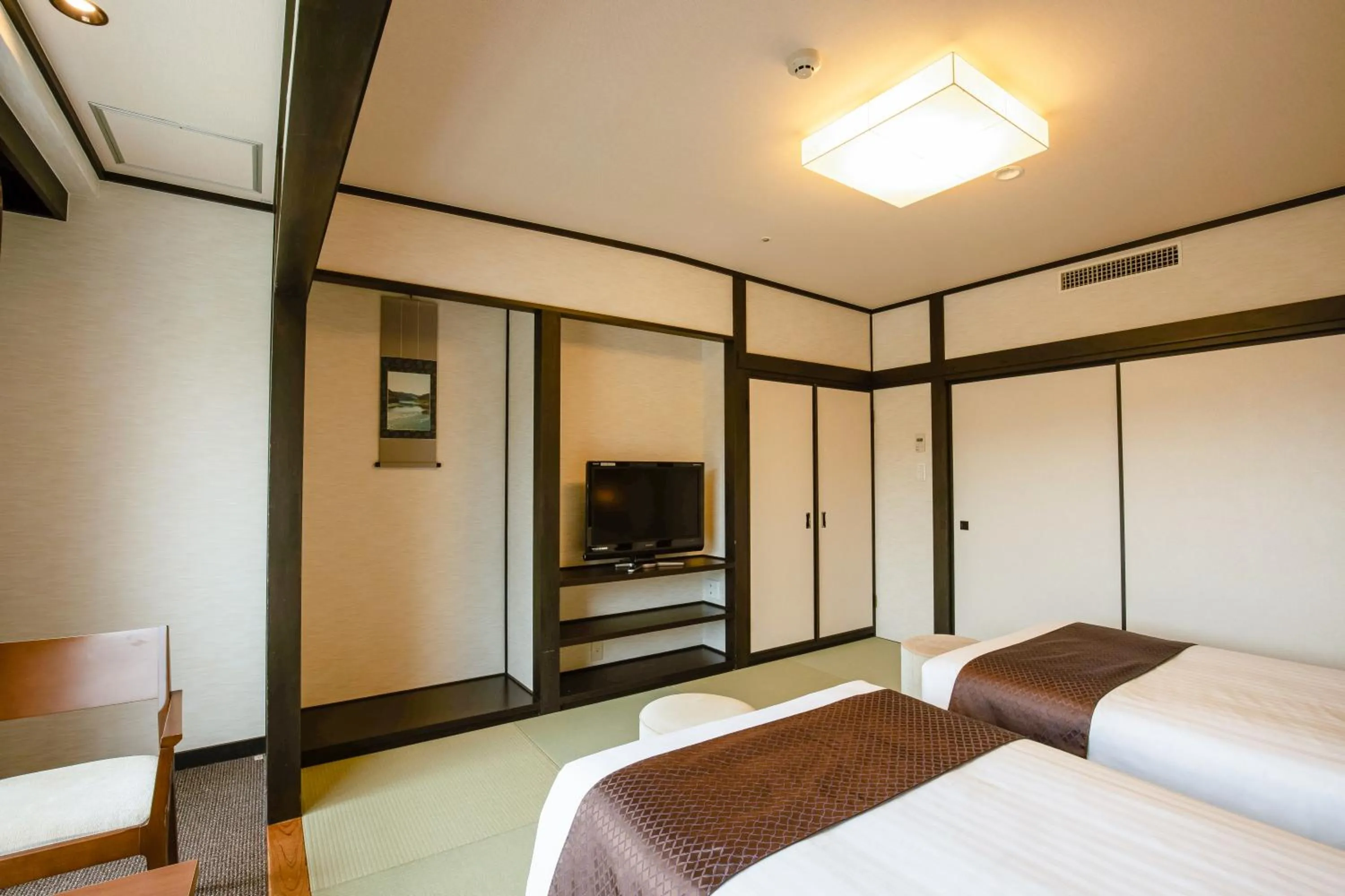 Photo of the whole room, Bed in KAMENOI HOTEL Kochi