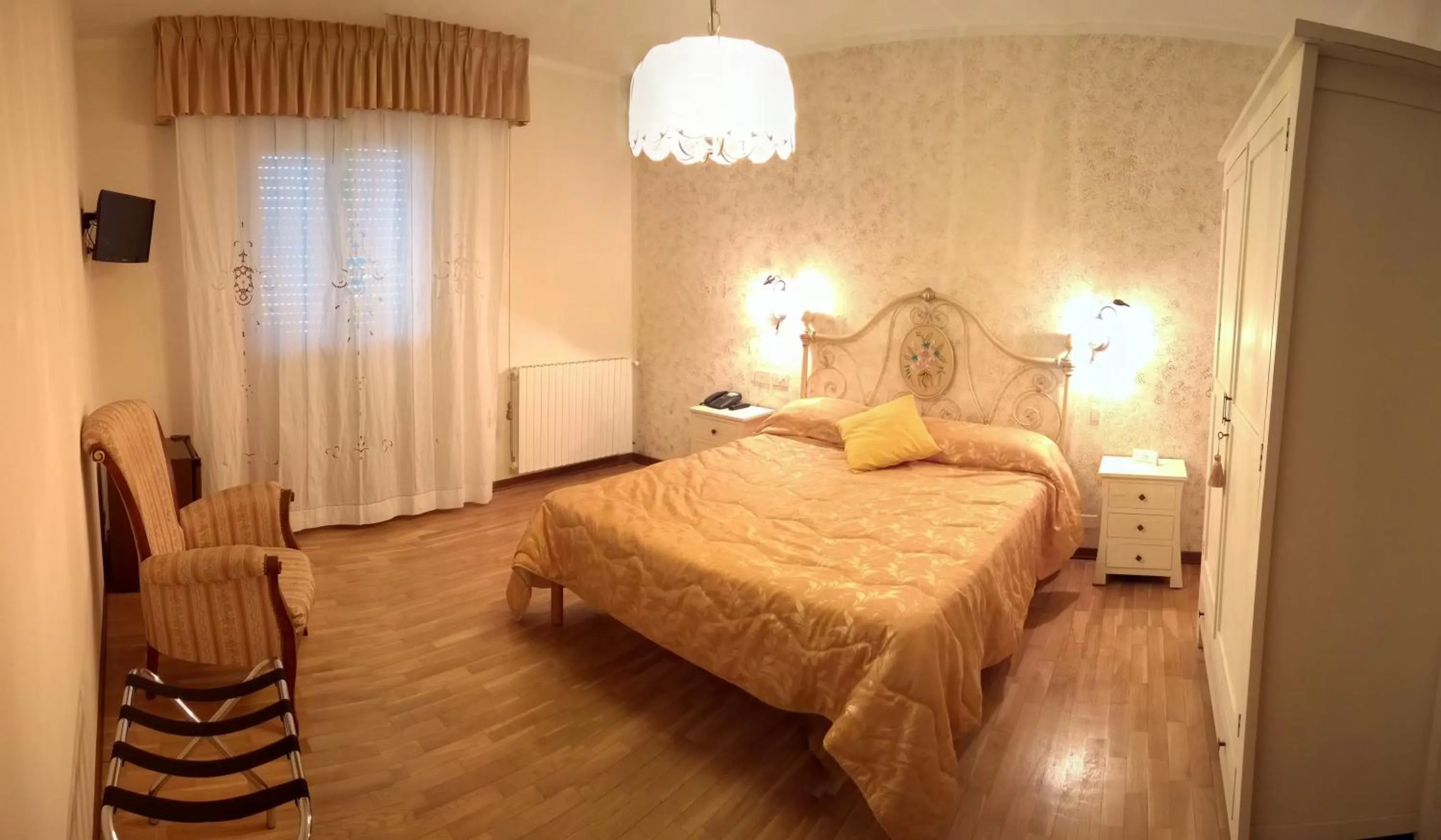 Decorative detail, Bed in Cecco di Nara