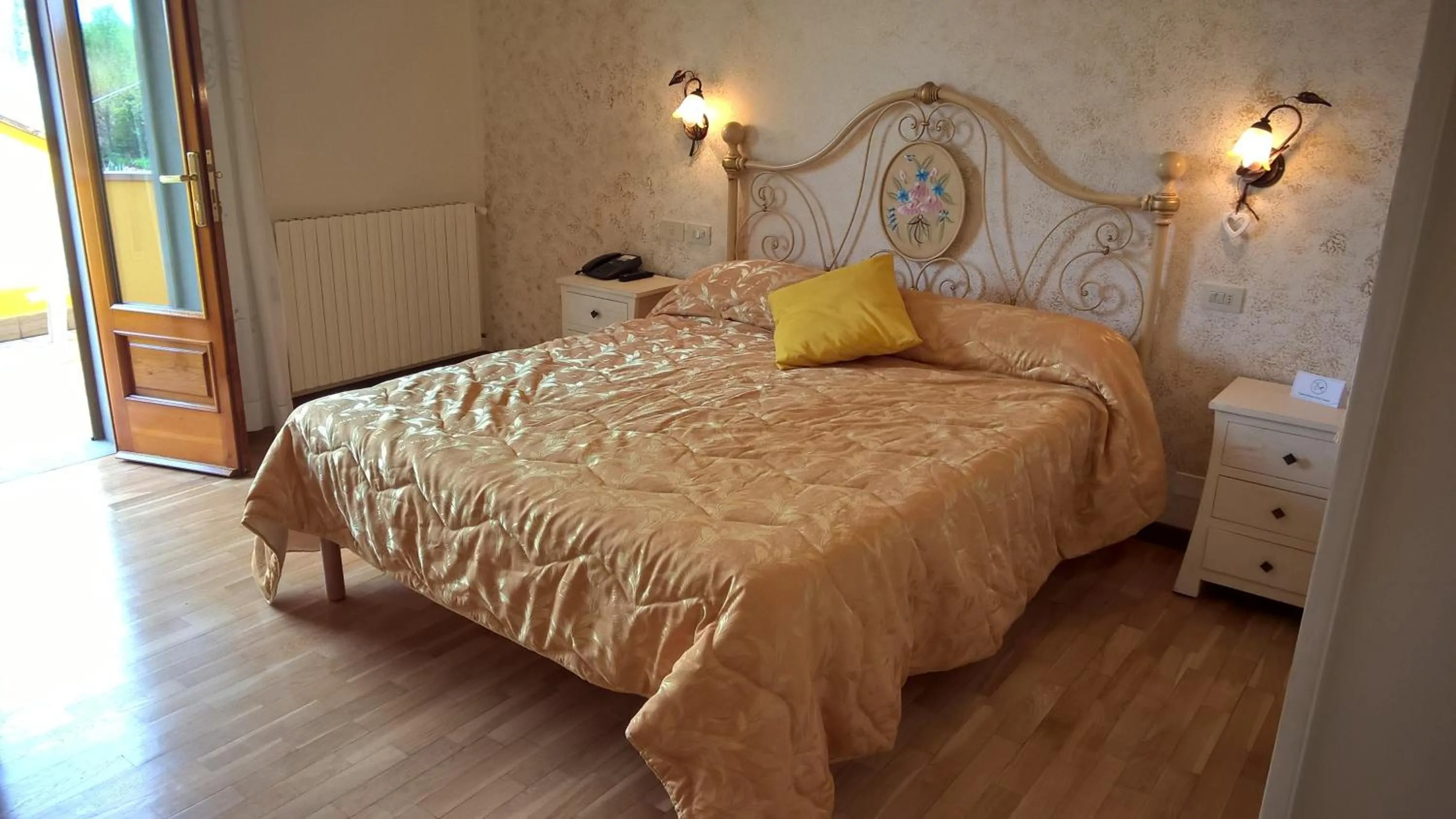 Bedroom, Bed in Cecco di Nara