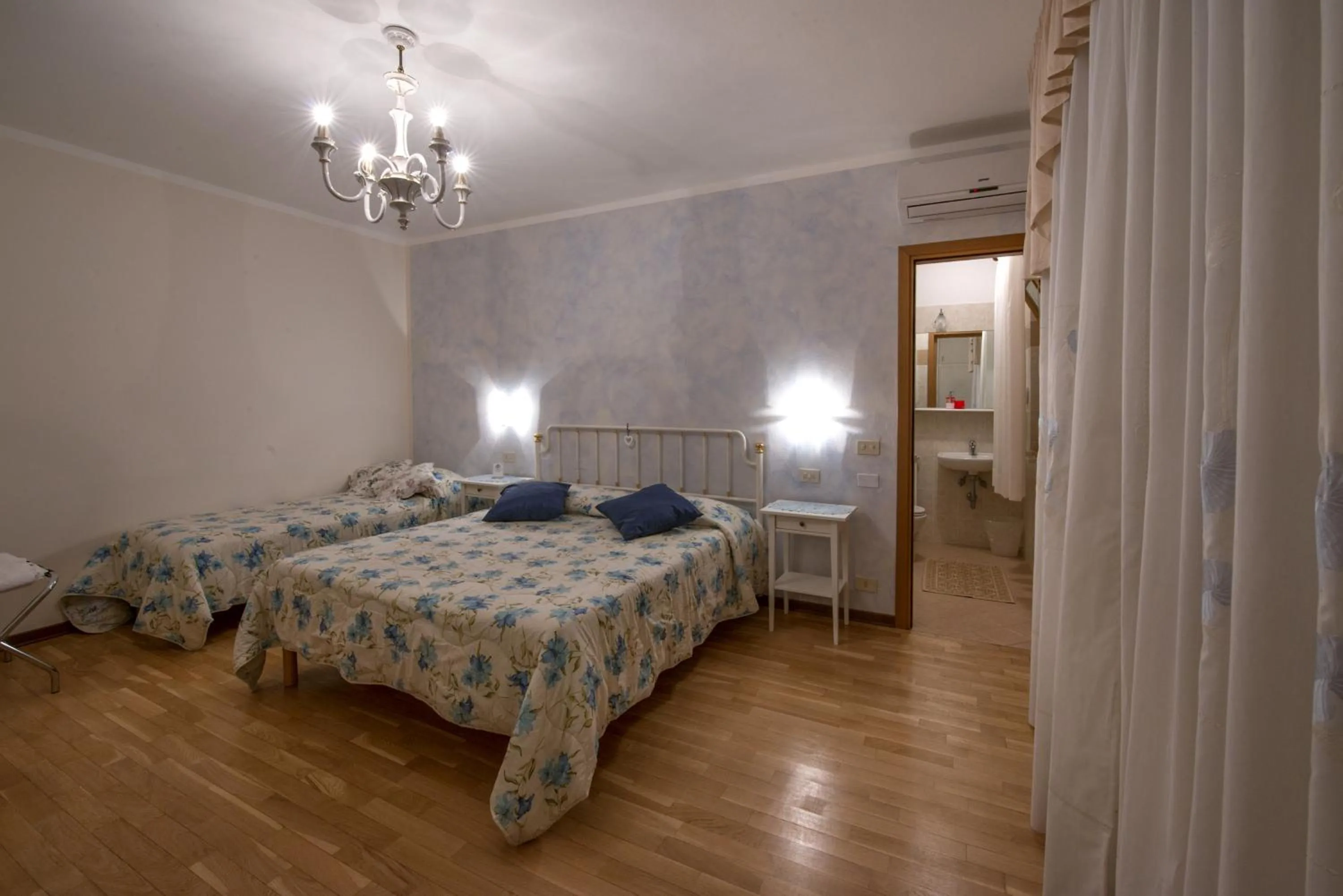 Photo of the whole room, Bed in Cecco di Nara