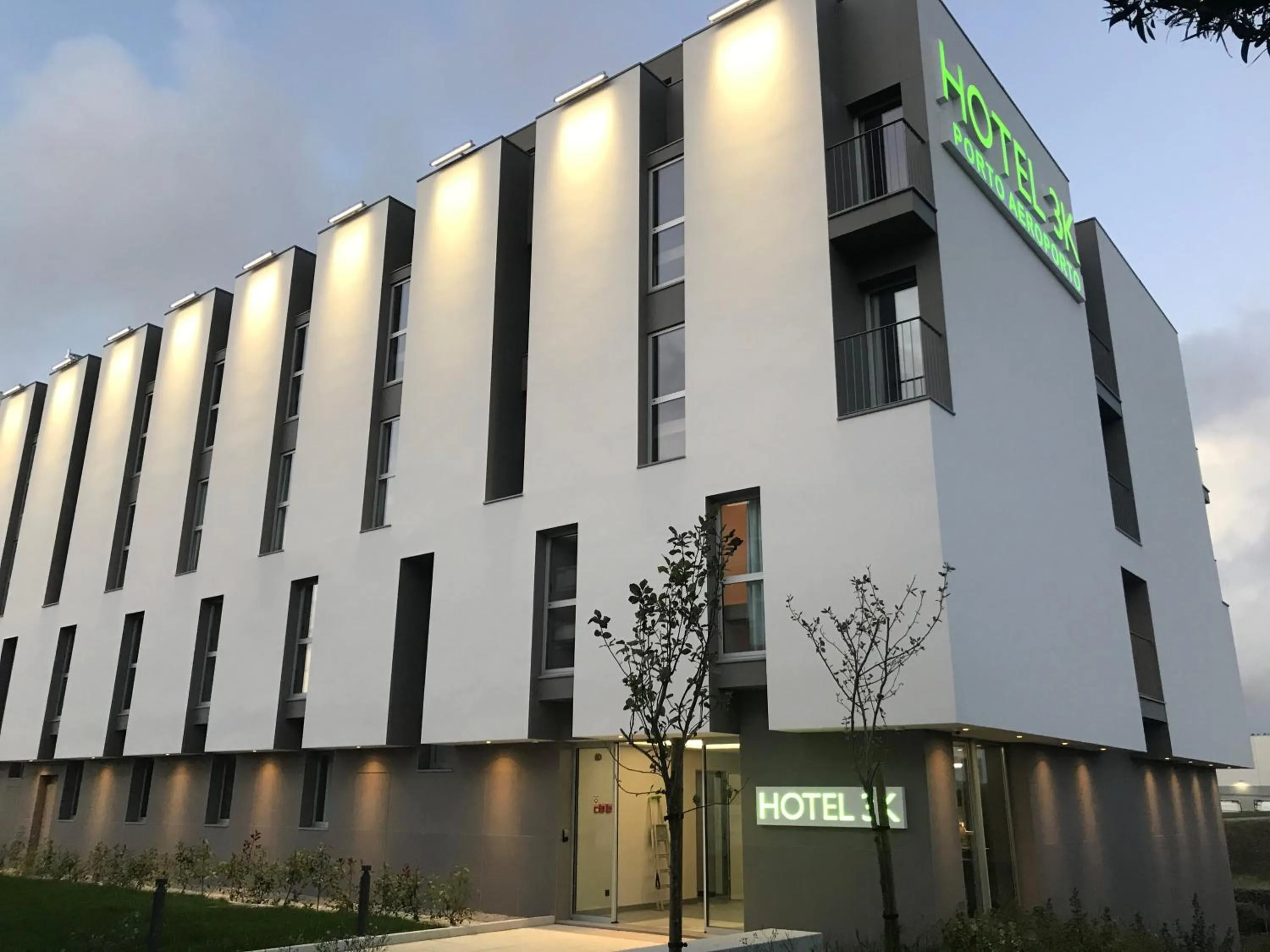 Property building in Hotel 3K Porto Aeroporto