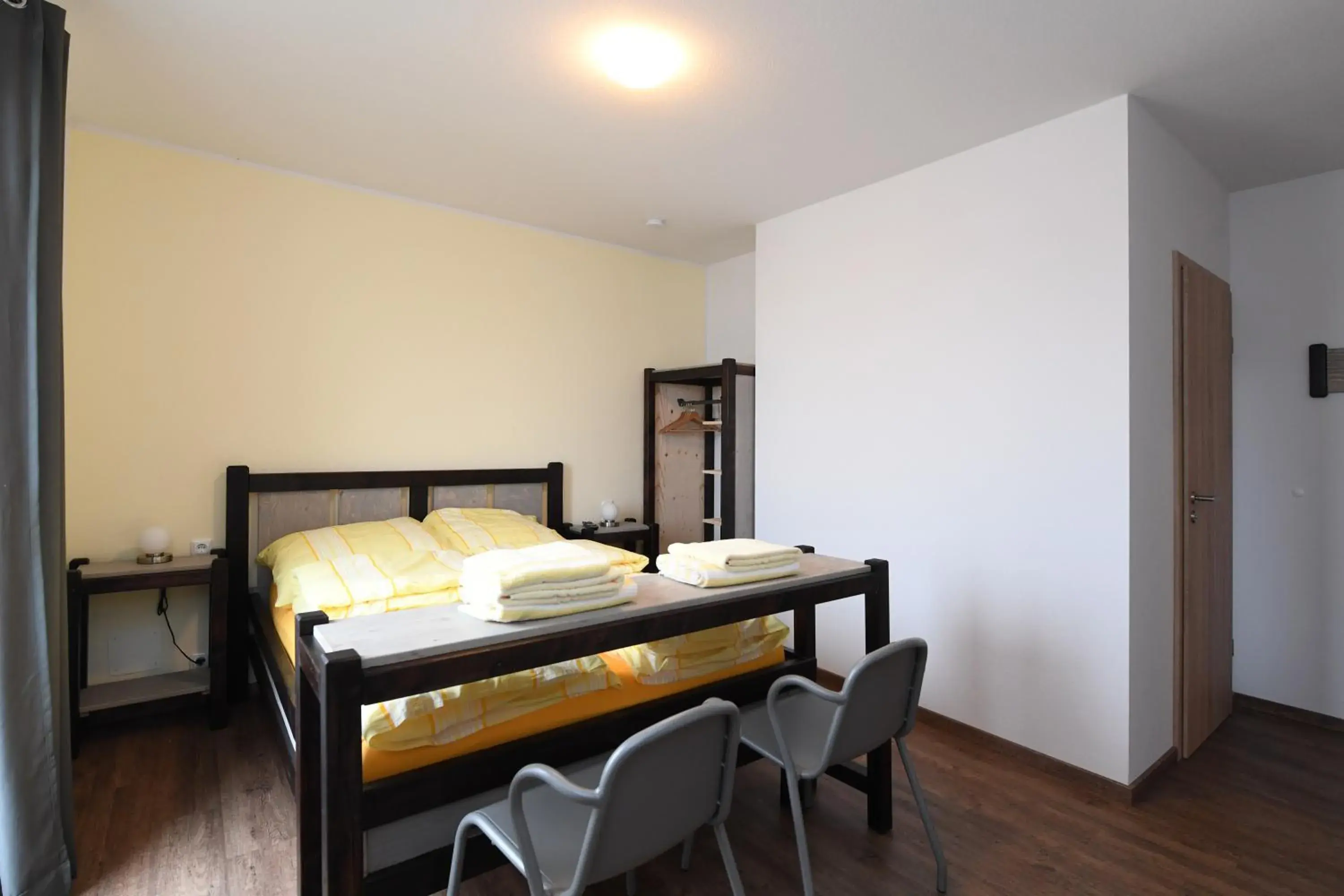 Photo of the whole room, Bed in Pension Grenzenlos Photo of the whole room, Bed in Pension Grenzenlos