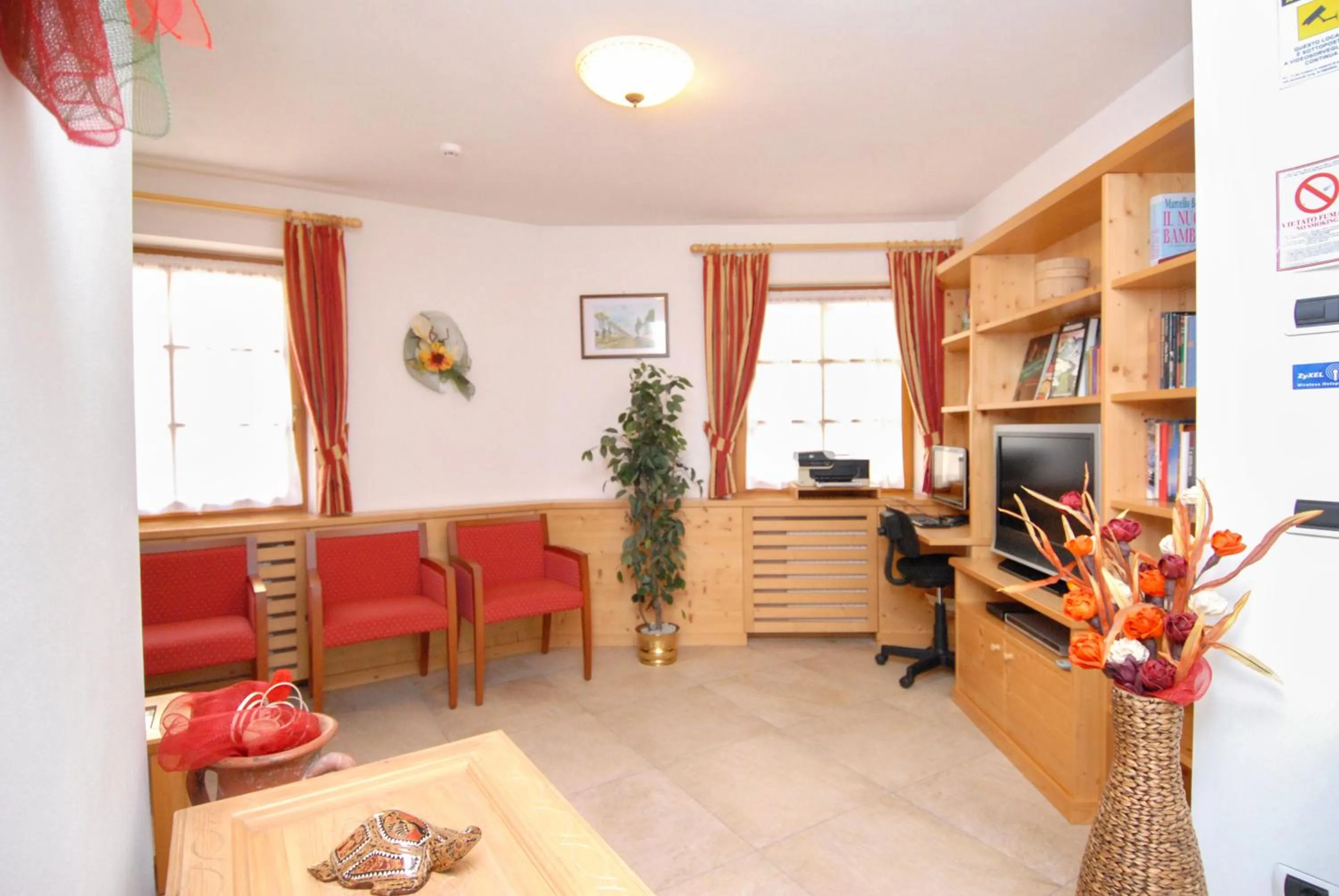 Communal lounge/ TV room in Garni Manuela