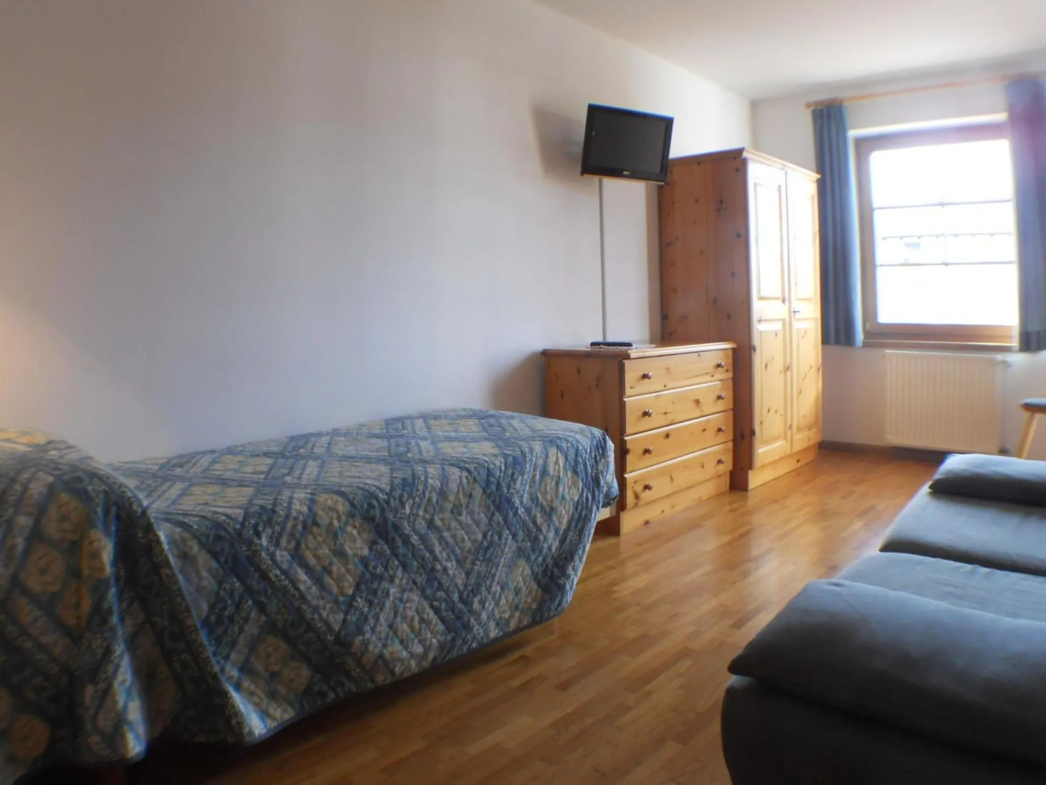 Decorative detail, Bed in Garni Manuela