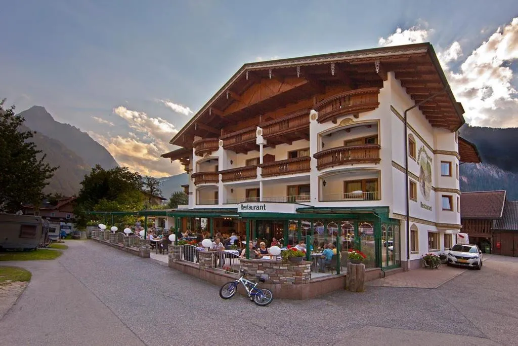 Property building in Landhotel Denggerhof