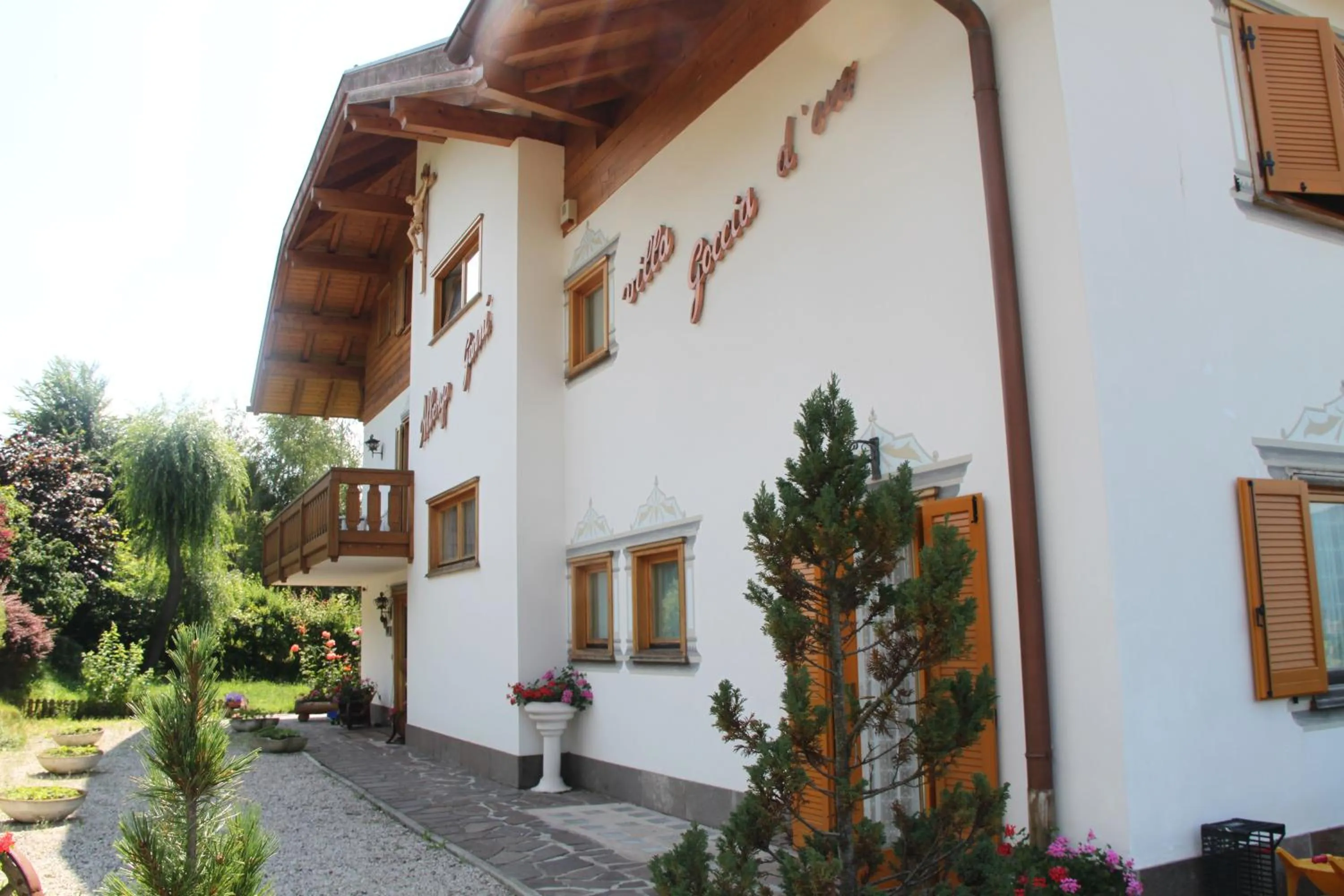 Property building in Garnì Goccia d'Oro