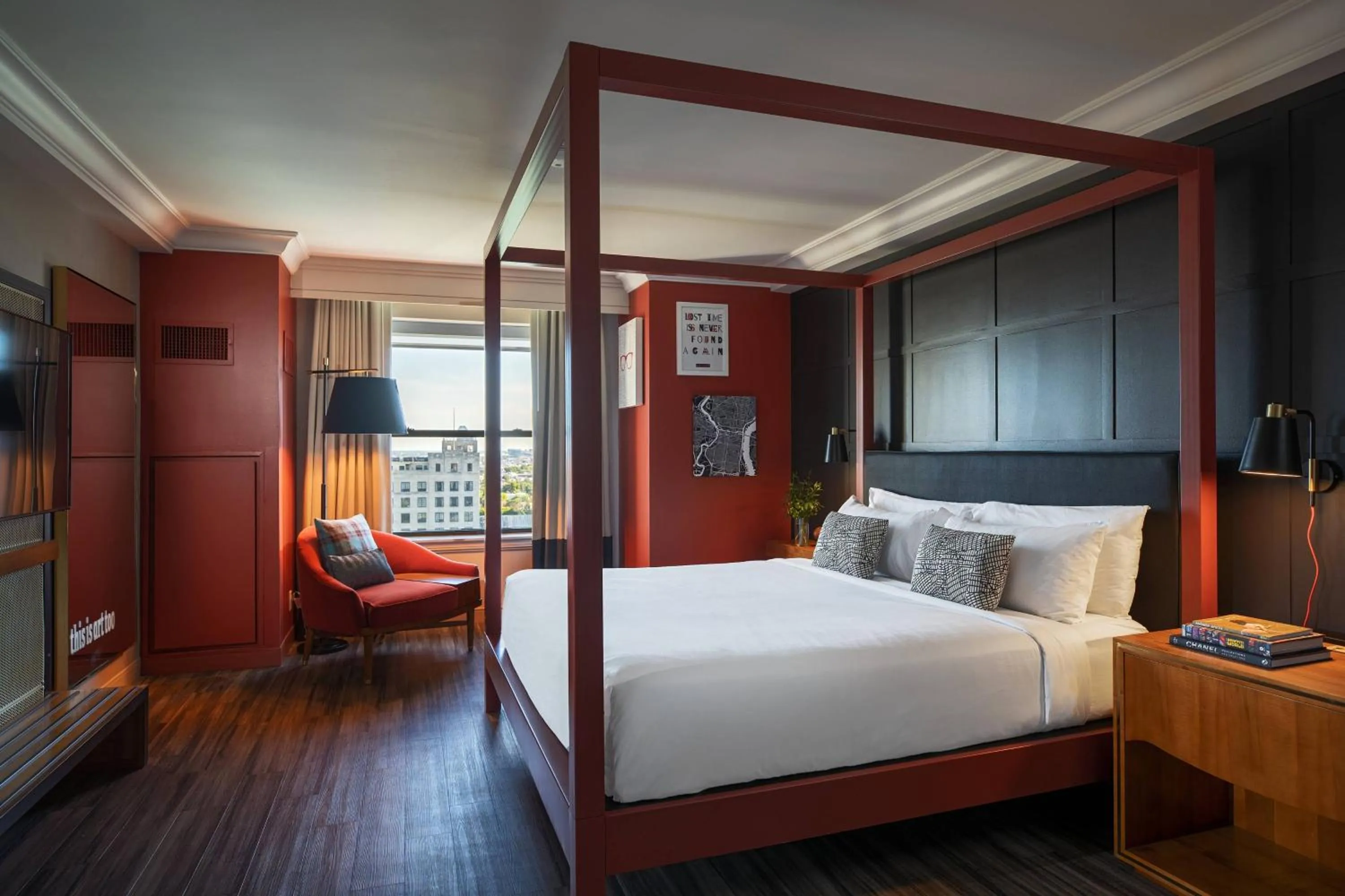 Bedroom, Bed in Renaissance Philadelphia Downtown Hotel