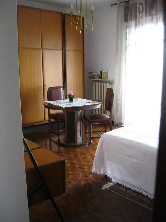 Triple Room with Private External Bathroom in La casa dei pini Triple Room with Private External Bathroom in La casa dei pini