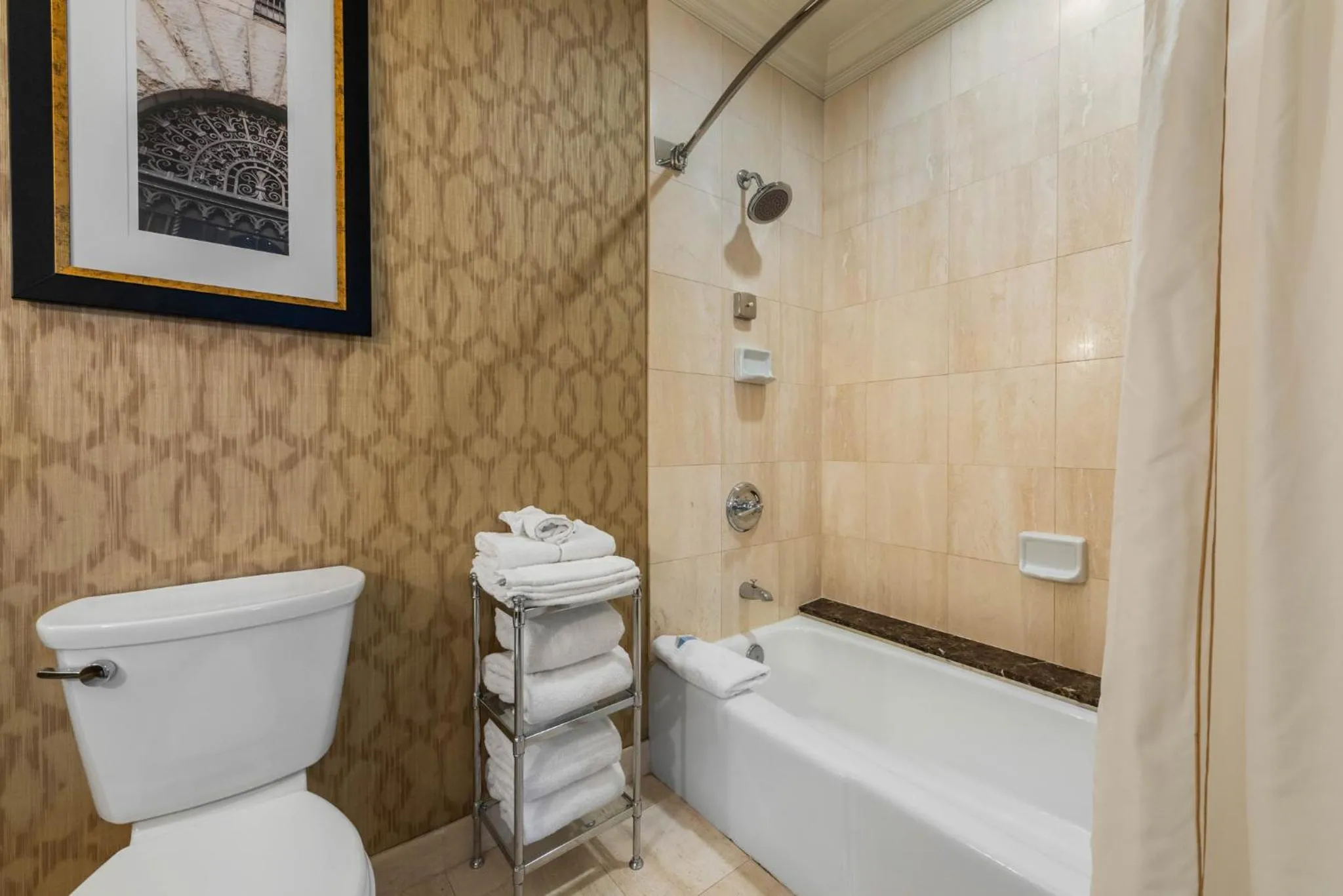 Photo of the whole room in Omni William Penn Hotel