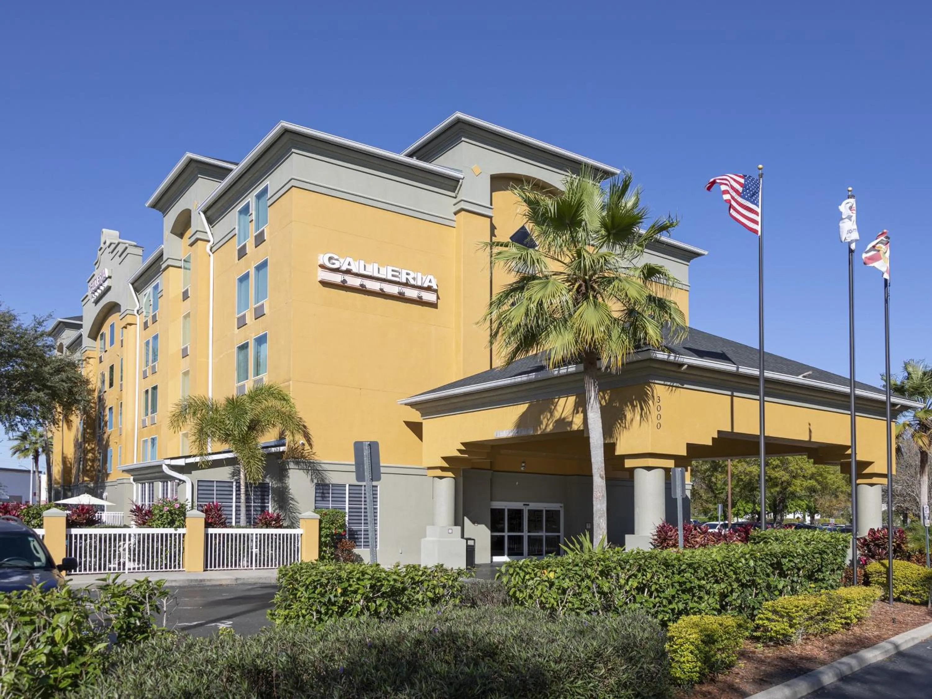 Property building in Galleria Palms Orlando - Free Theme Park Shuttles