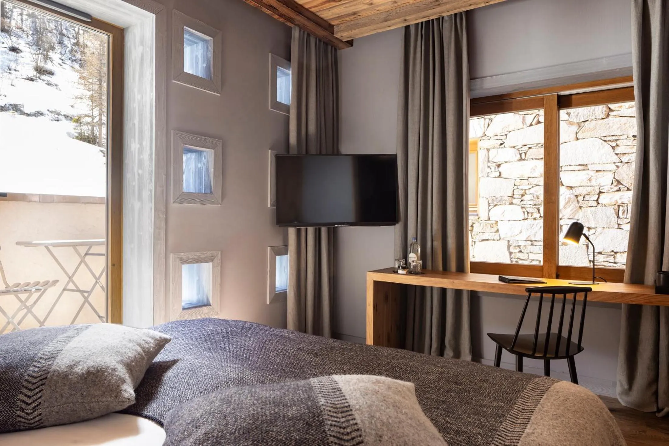 Bed in Hotel MONT-BLANC VAL D'ISERE