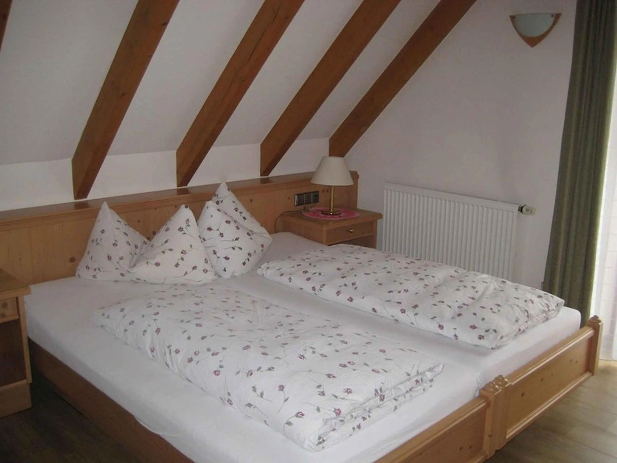 Bed in Hotel garni zur Linde