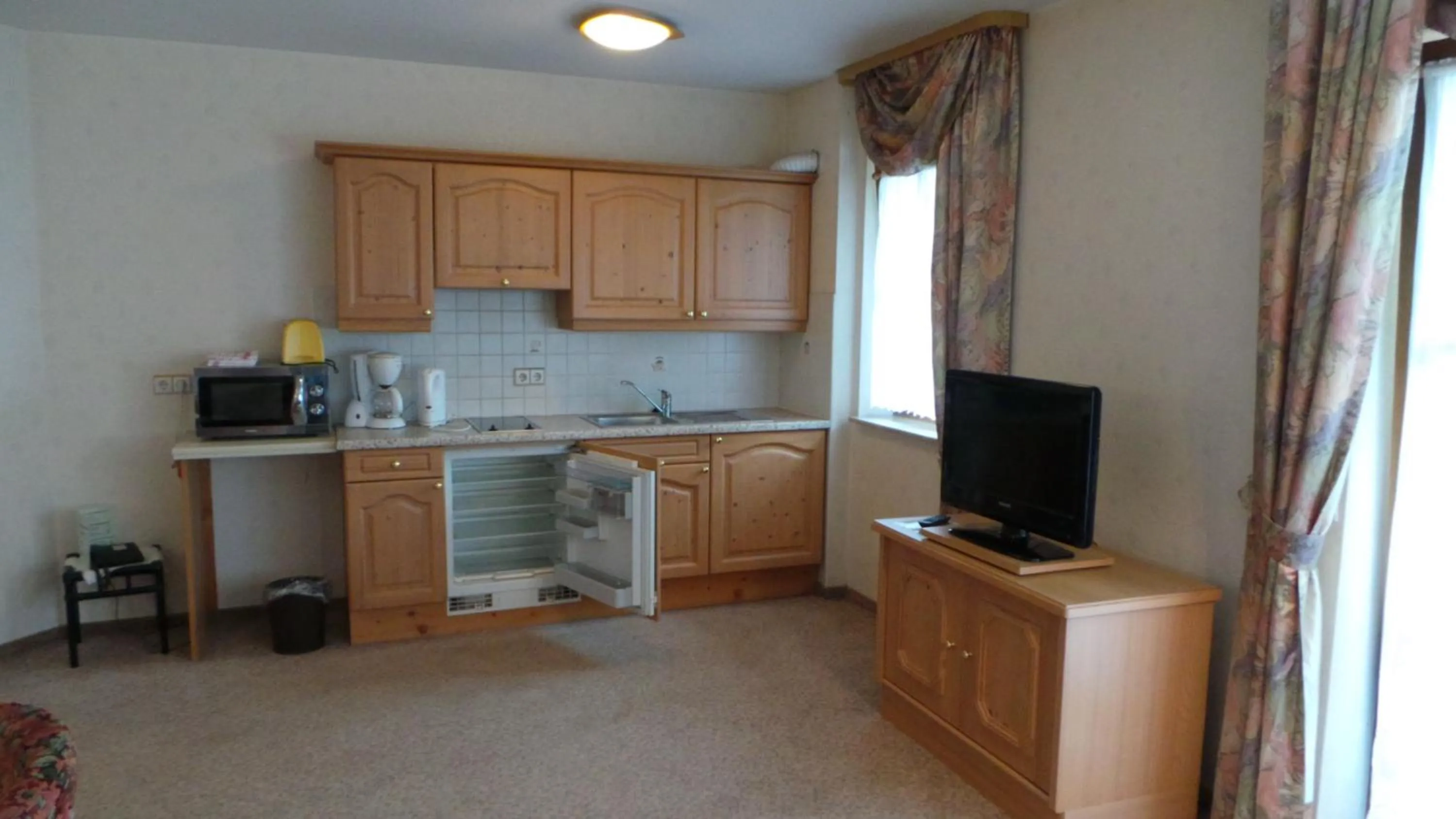 Kitchen or kitchenette in Hotel garni zur Linde