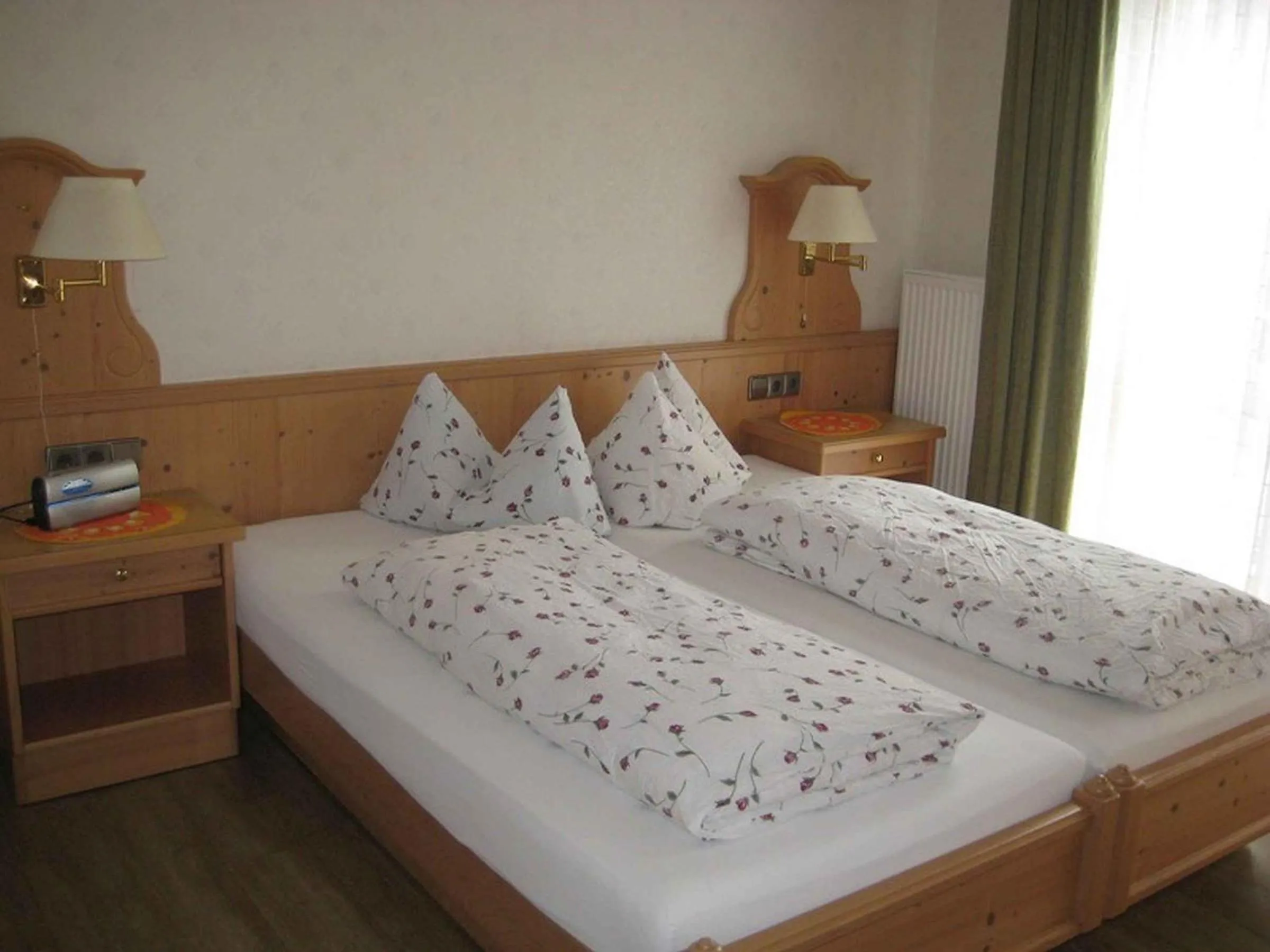 Bedroom, Bed in Hotel garni zur Linde