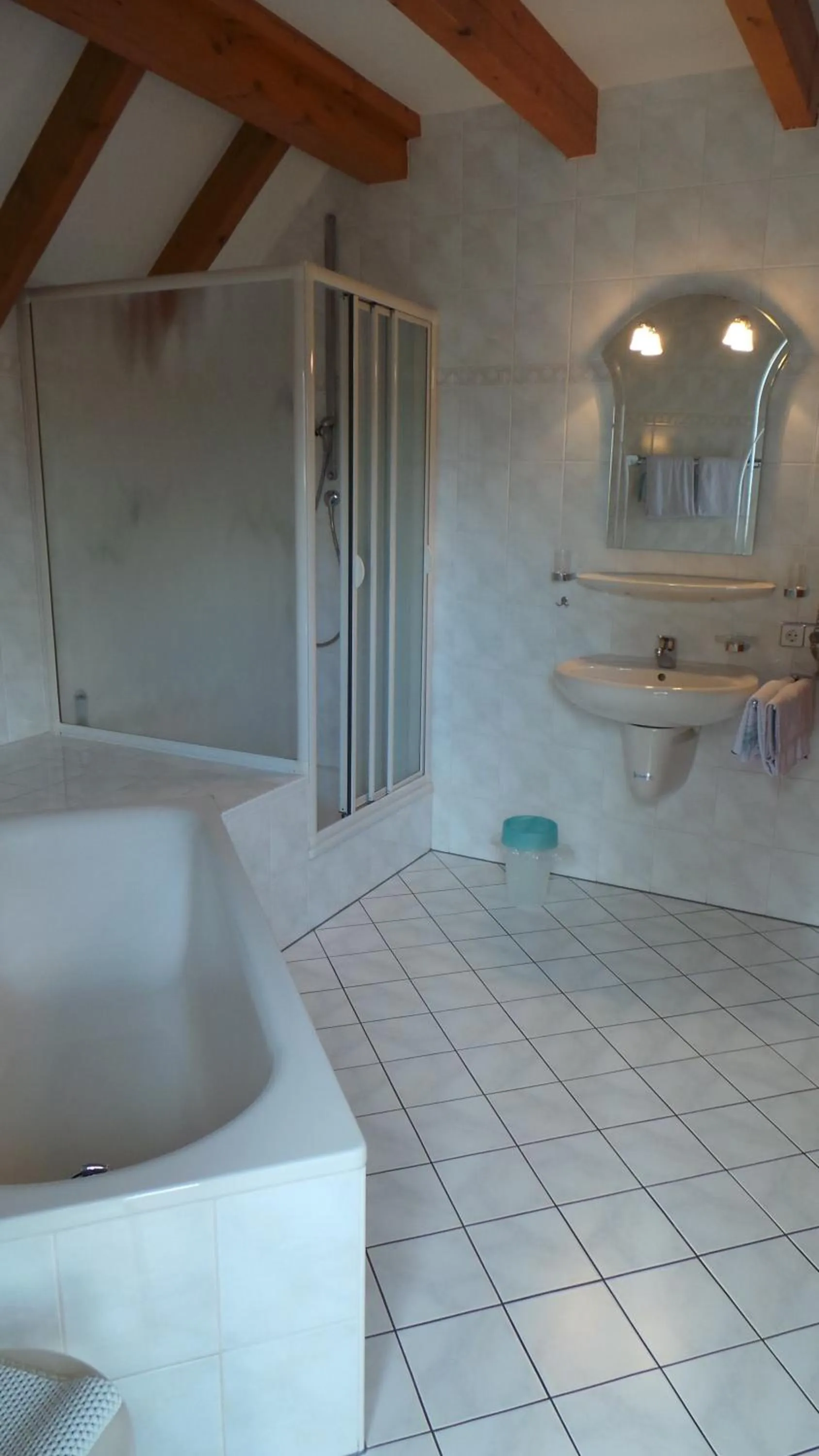 Bathroom in Hotel garni zur Linde