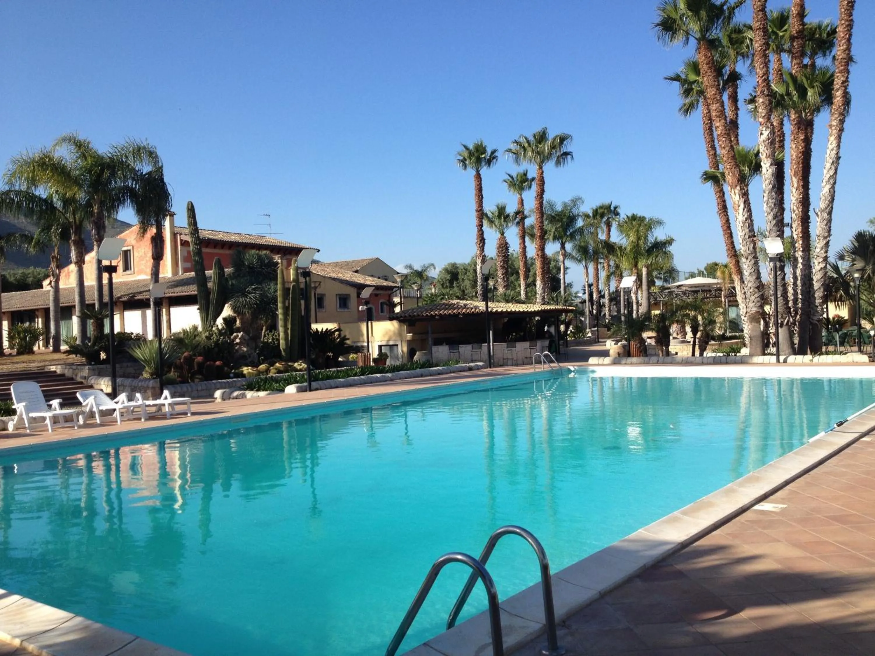 Swimming pool in Nuovo Castello Crisilio