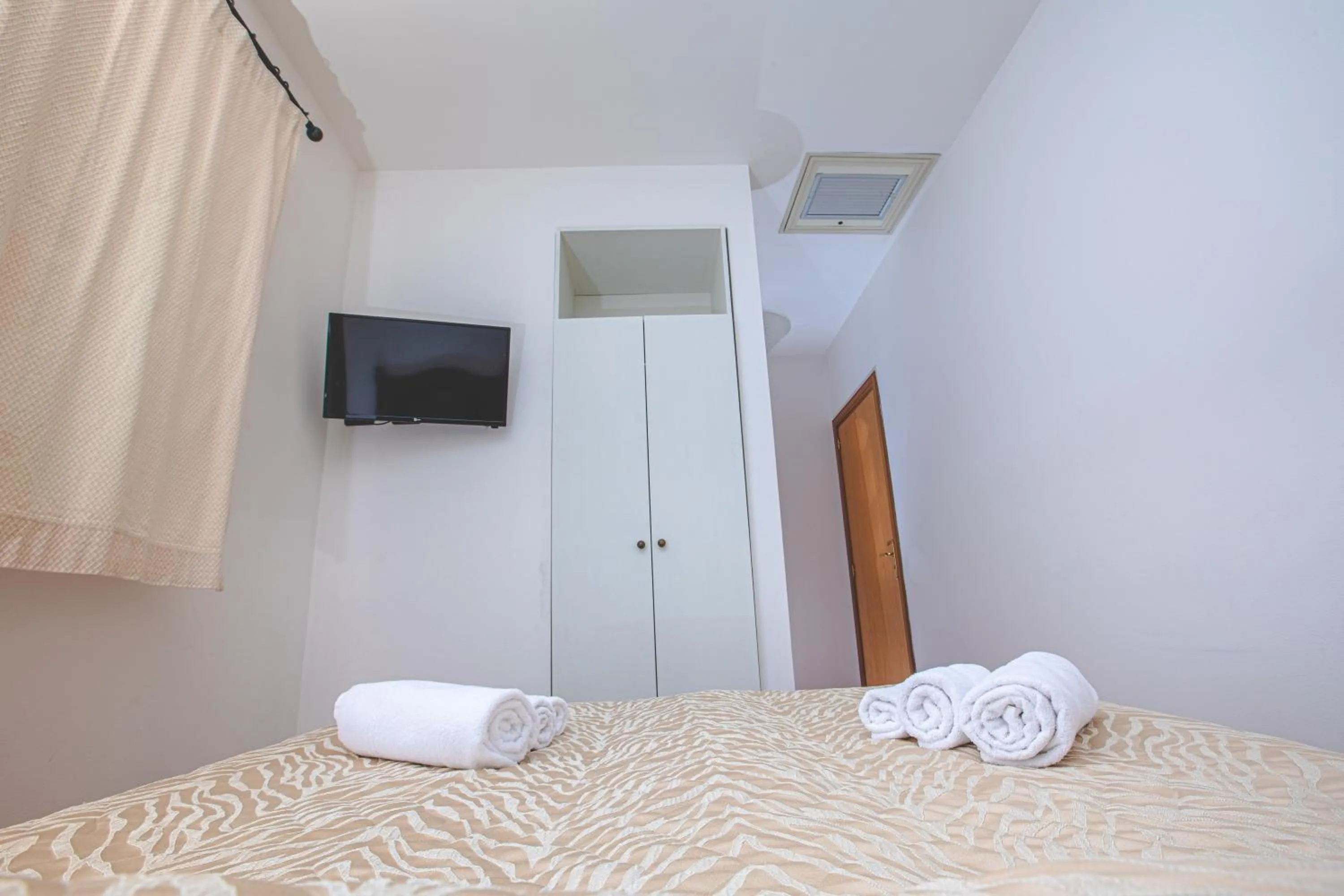TV and multimedia, Bed in Nuovo Castello Crisilio