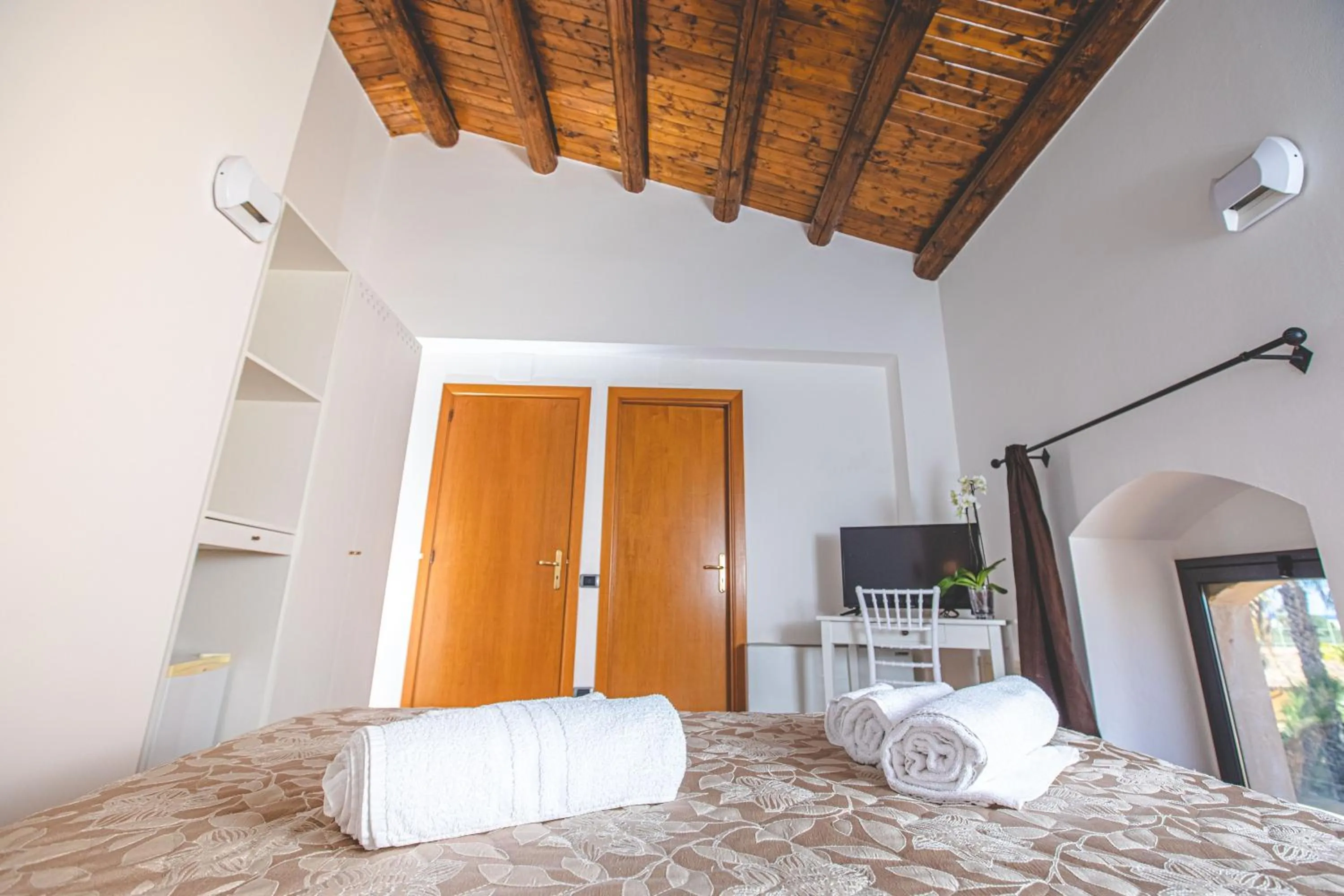 Bed in Nuovo Castello Crisilio