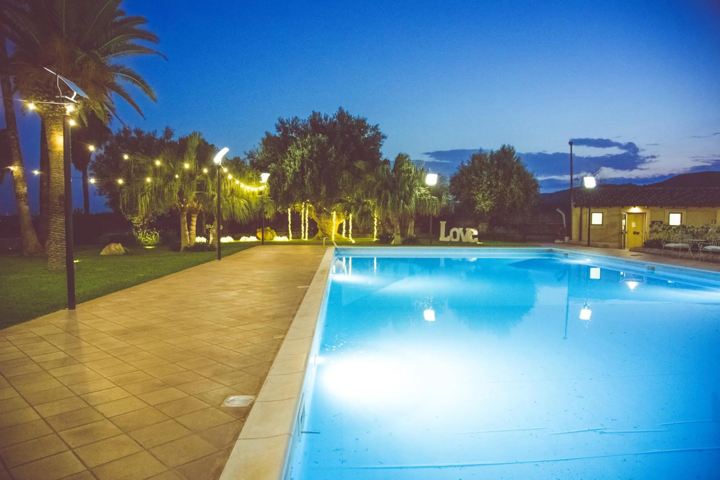 Swimming pool in Nuovo Castello Crisilio