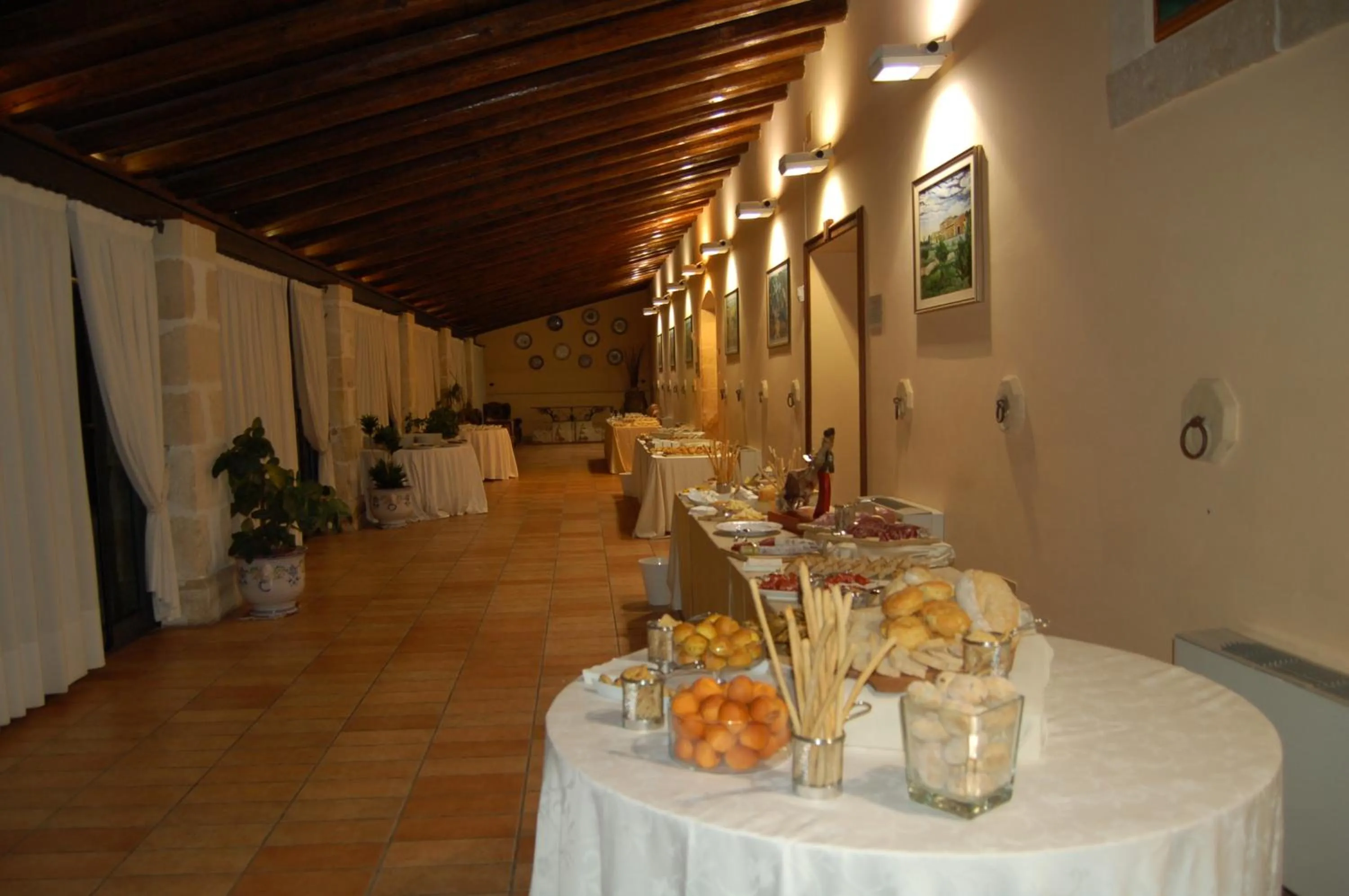 Communal lounge/ TV room in Nuovo Castello Crisilio