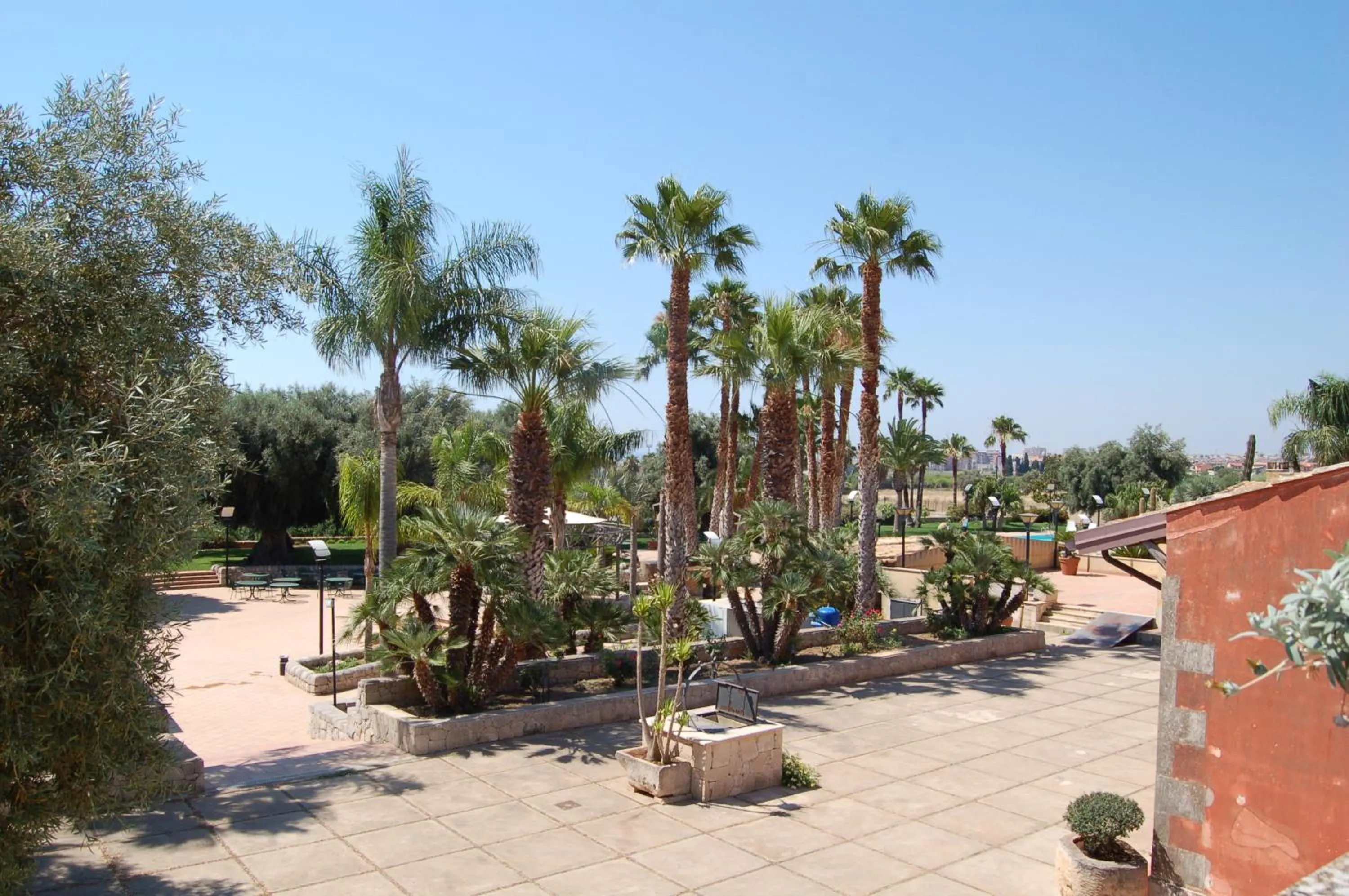 Garden in Nuovo Castello Crisilio