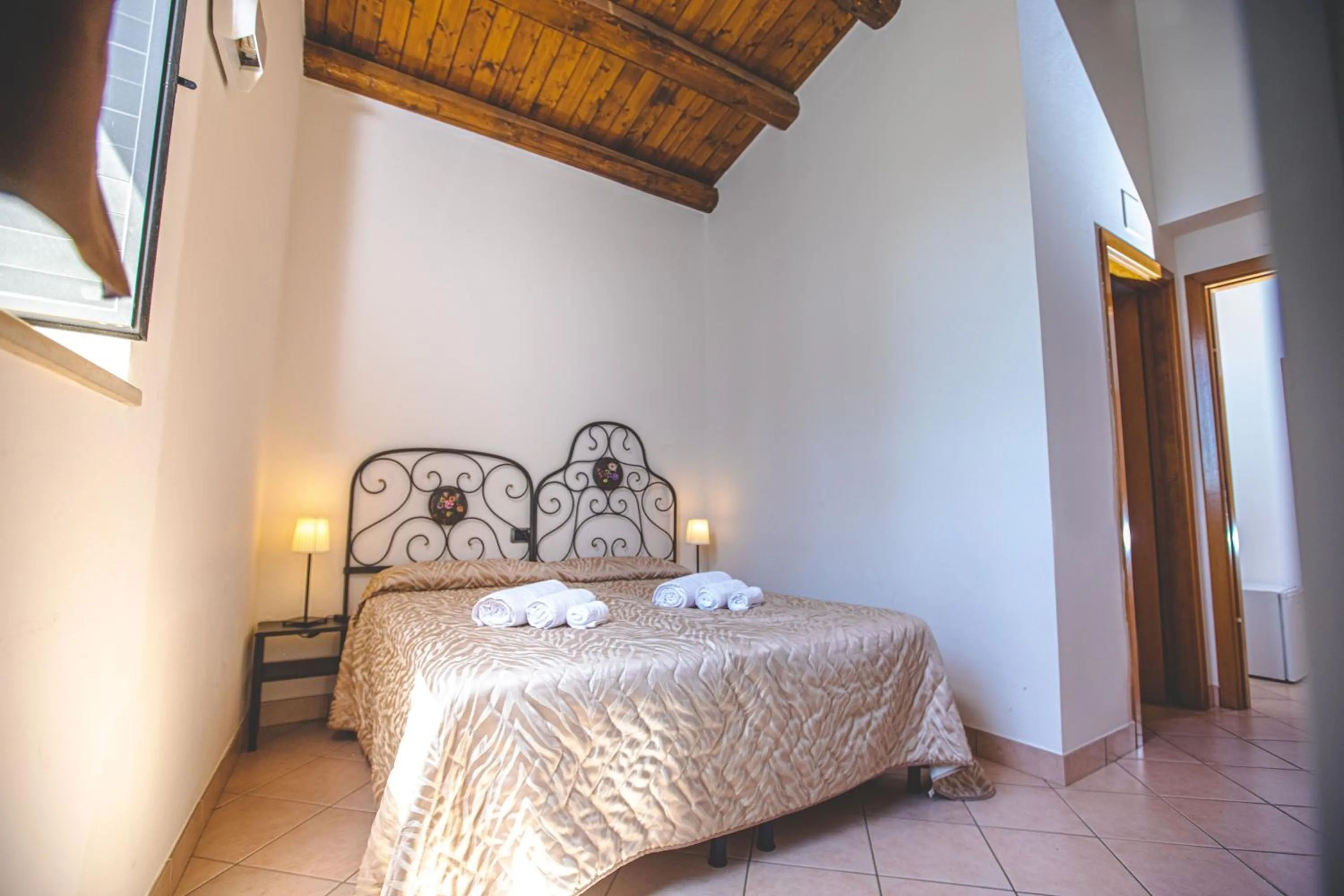 Bed in Nuovo Castello Crisilio