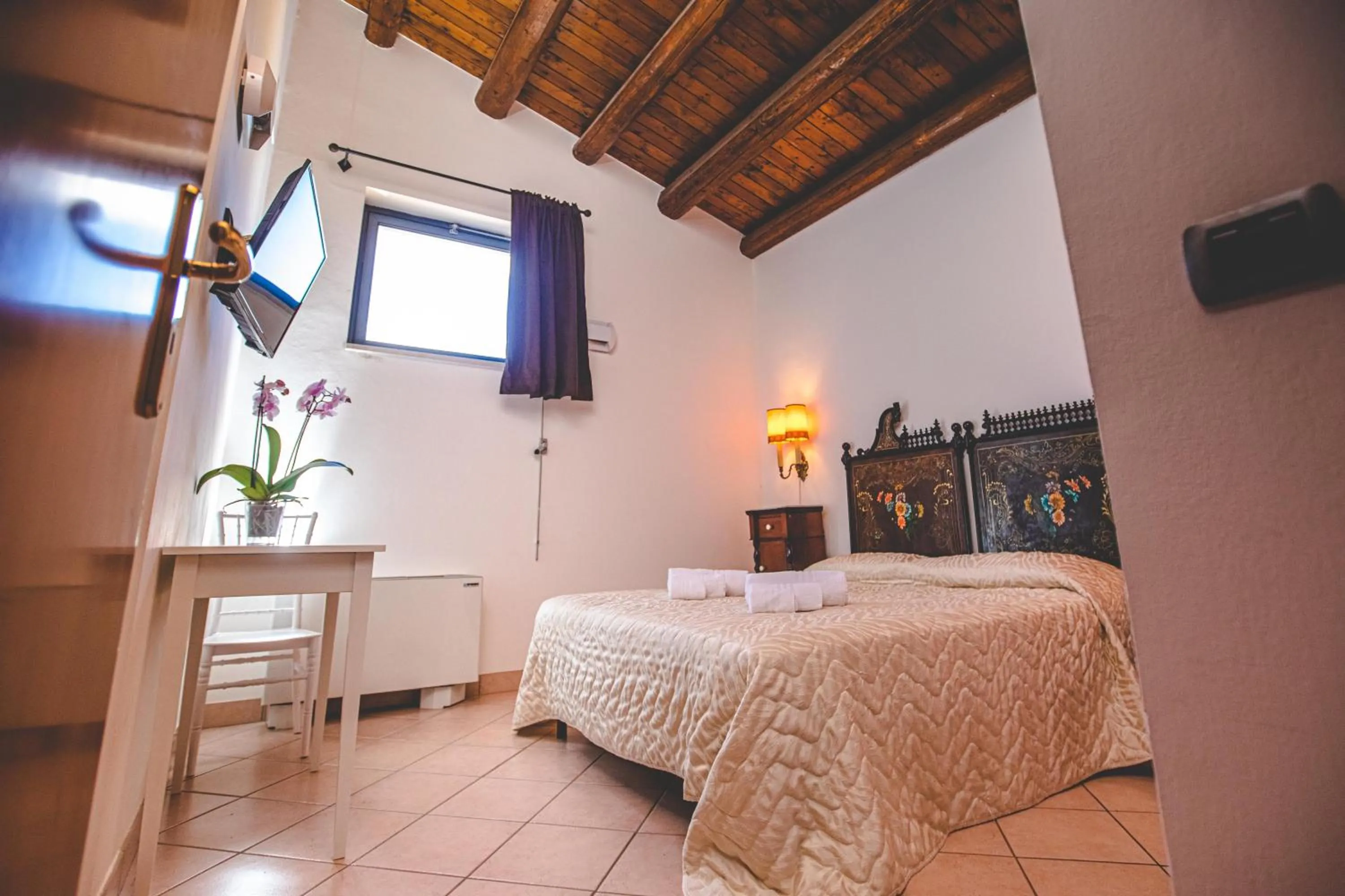 Bed in Nuovo Castello Crisilio
