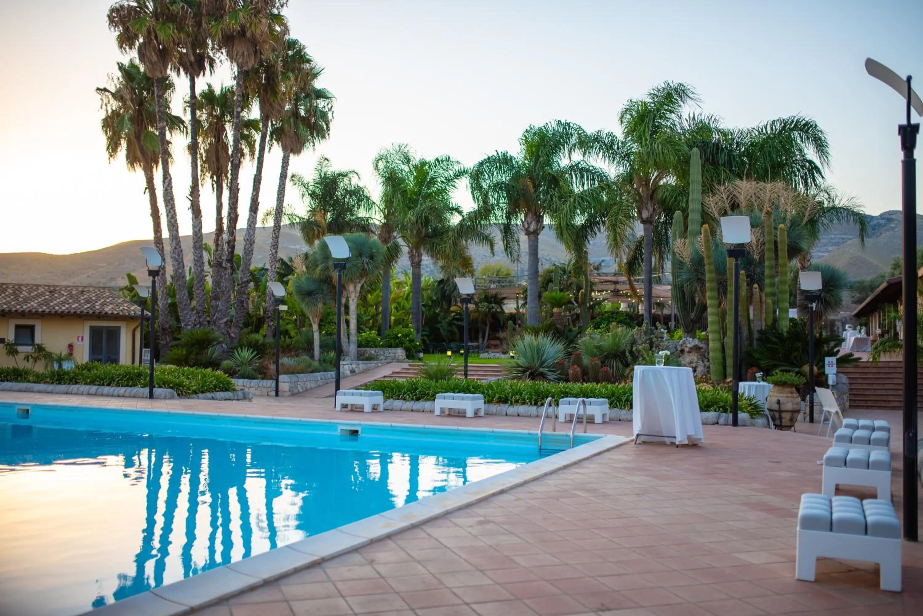 Swimming pool in Nuovo Castello Crisilio