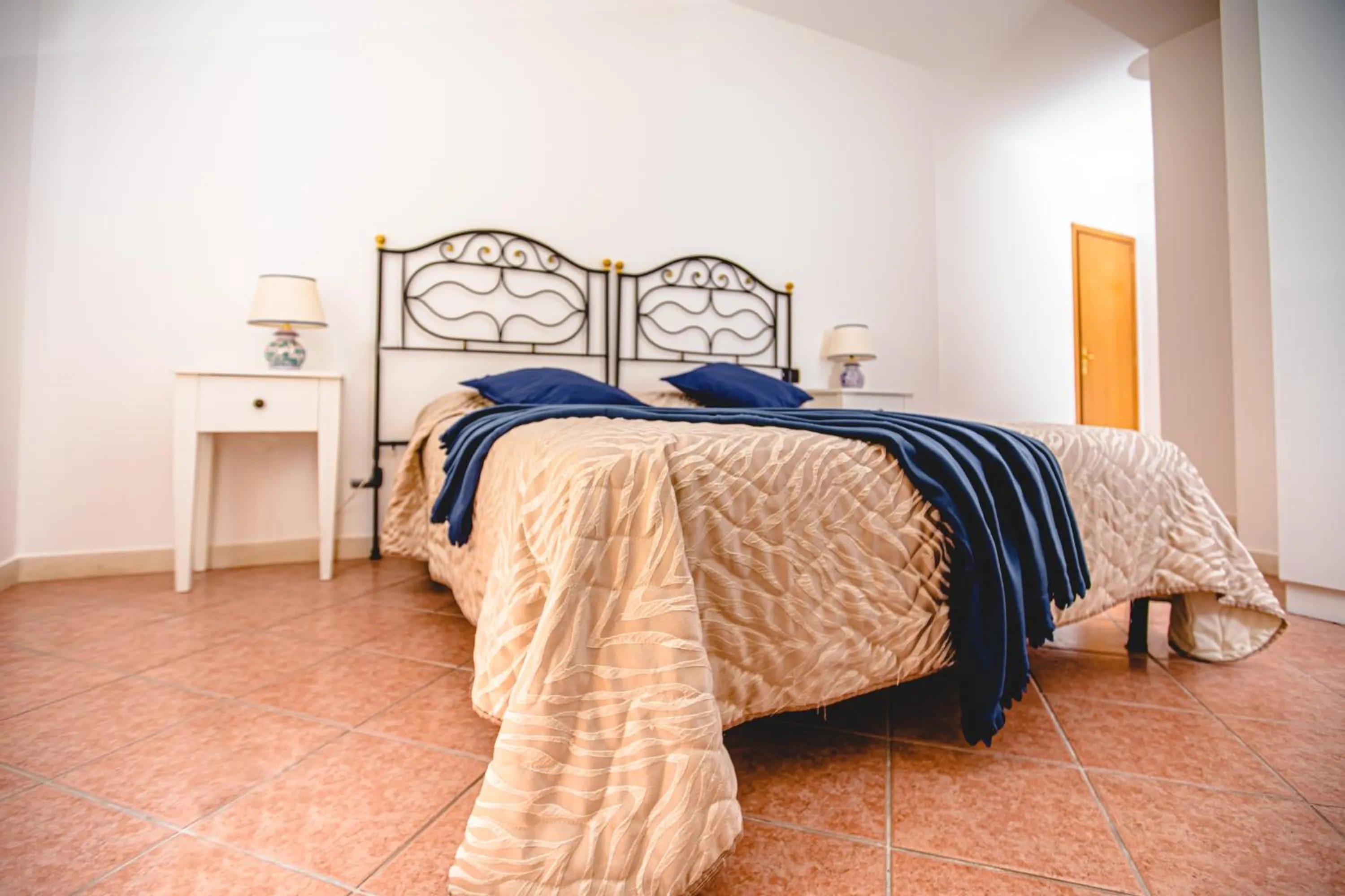 Bedroom, Bed in Nuovo Castello Crisilio