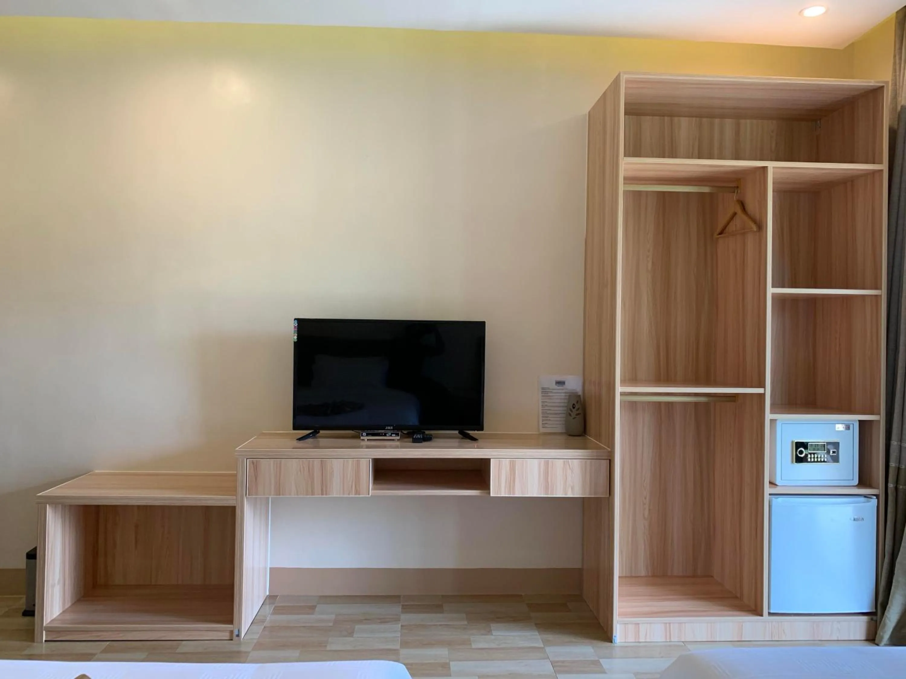 Communal lounge/ TV room in Camotes Ocean Heaven Resort