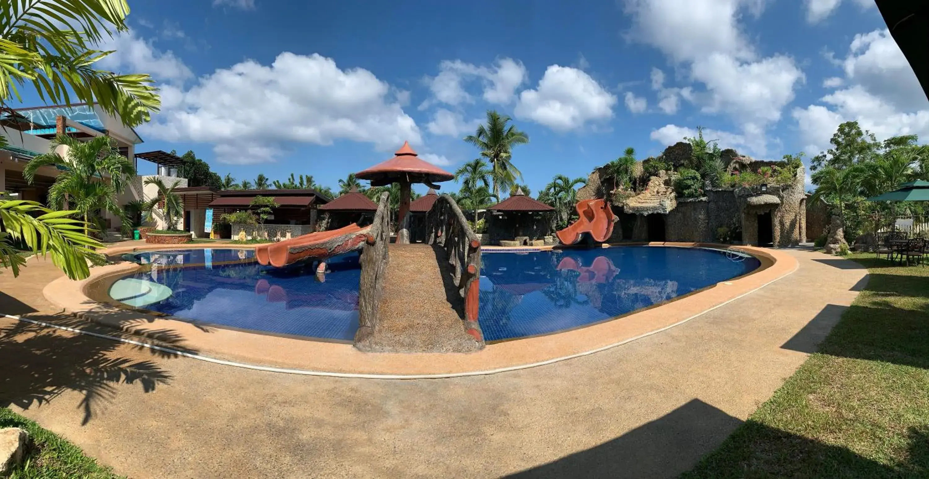 Swimming pool in Camotes Ocean Heaven Resort Swimming pool in Camotes Ocean Heaven Resort