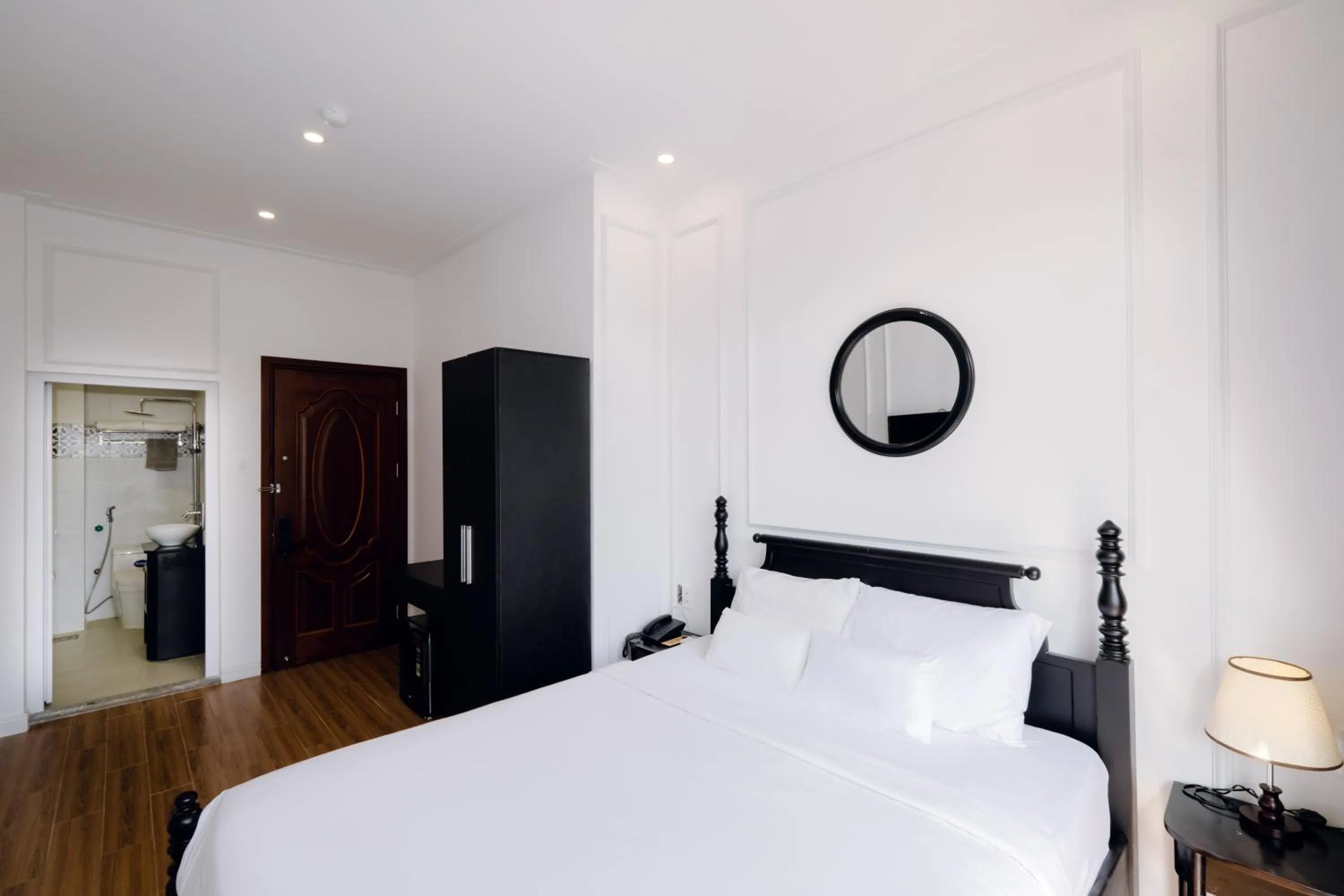 Photo of the whole room, Bed in The Fancy House