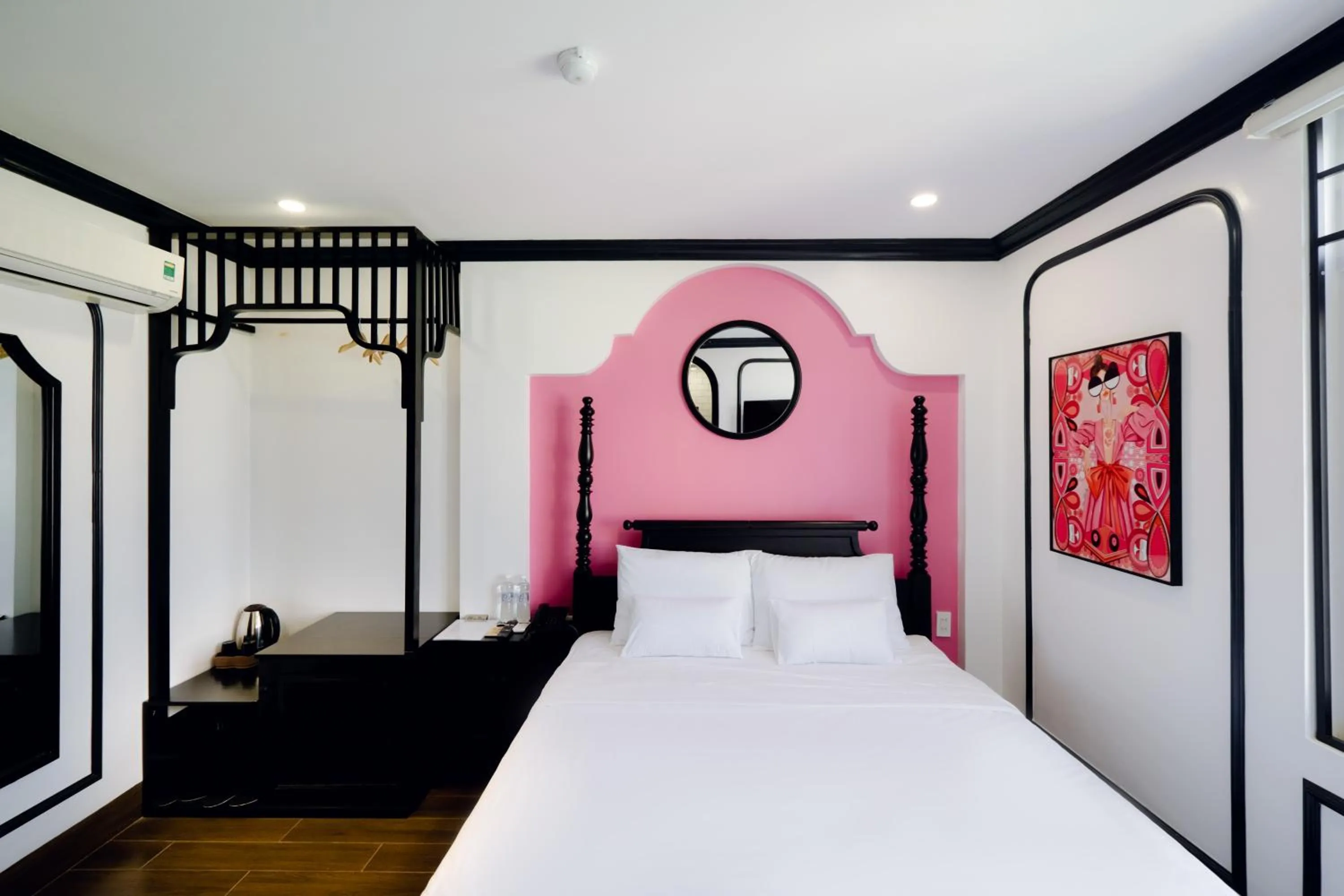 Photo of the whole room, Bed in The Fancy House