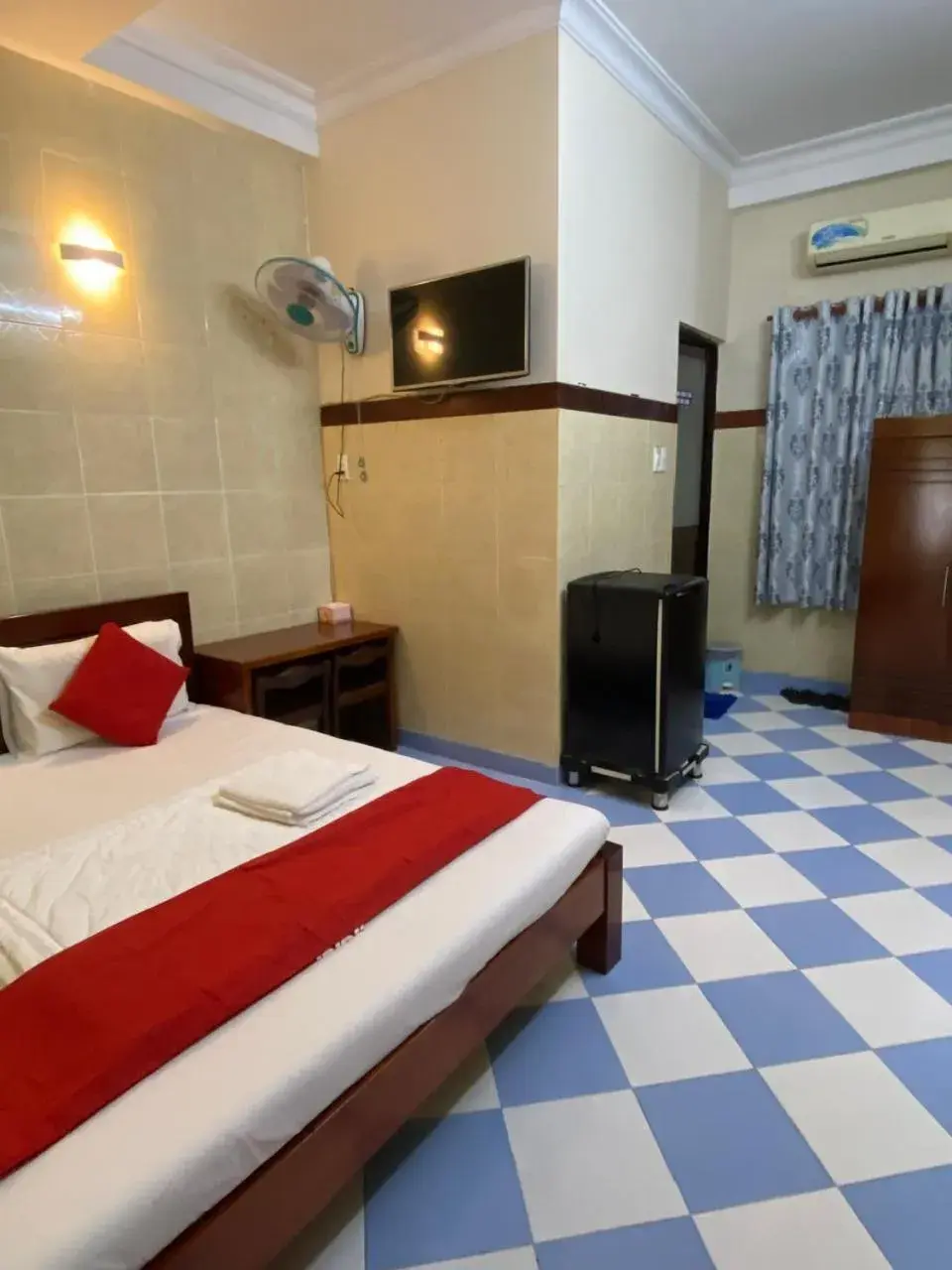 Bedroom, Bed in Thai Dat Hotel Bedroom, Bed in Thai Dat Hotel