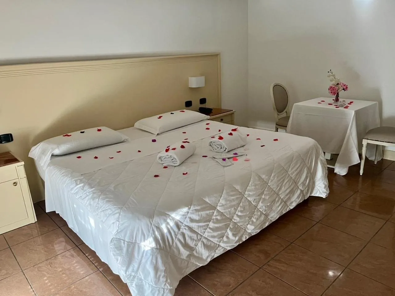 Bedroom, Bed in Hotel Giulia Ocean Club