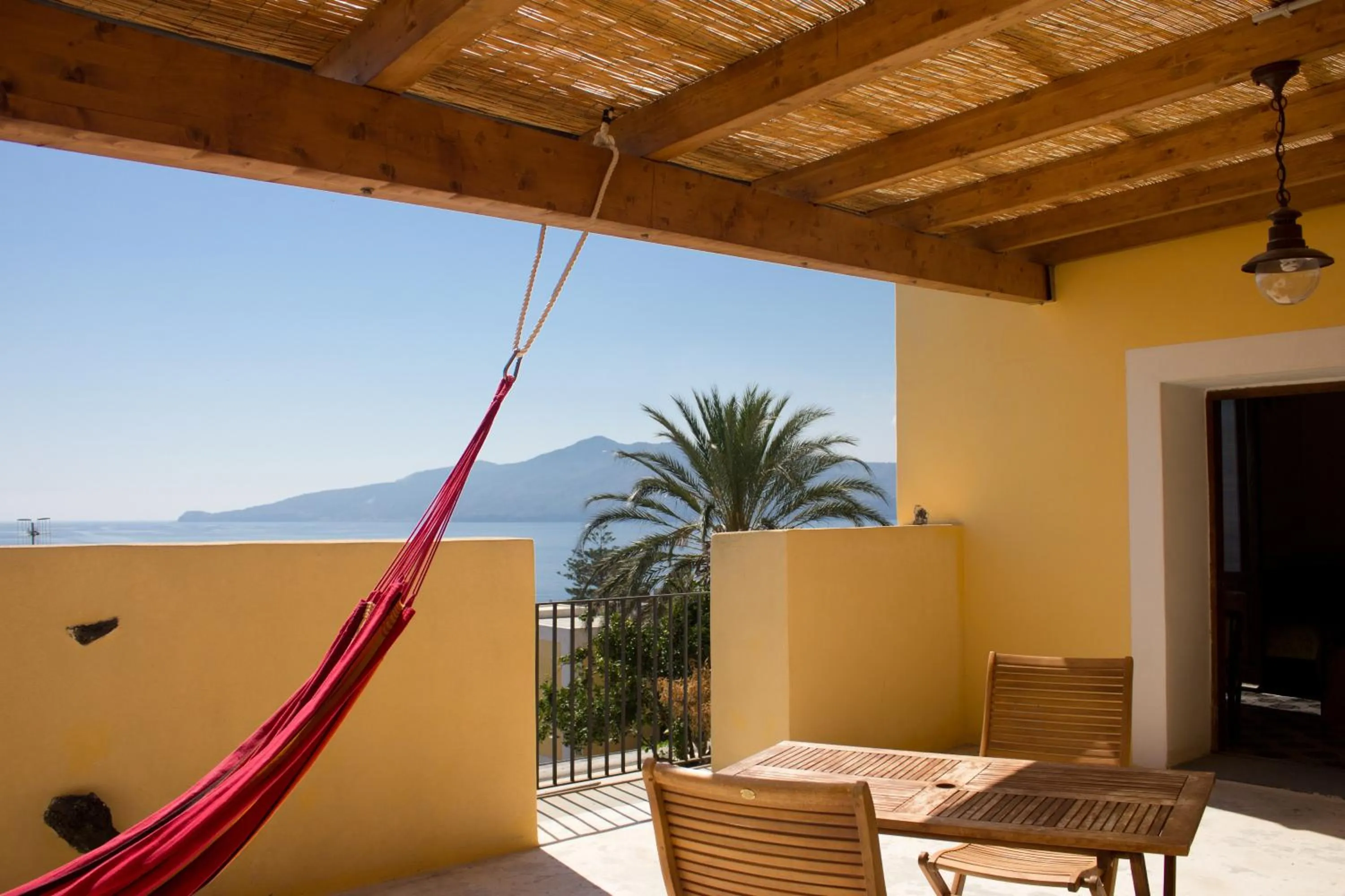 Patio in Hotel Arcangelo - Salina